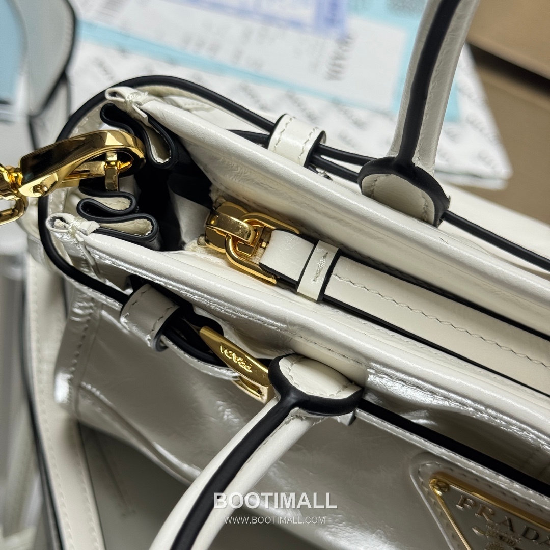 Prada Soft Lux Mini Bag Oiled Wax Leather Black Top Handle Bag 프라다 소프트 럭스 미니 백 오일드 왁스 레더 블랙 탑핸들백 23.5cm 7