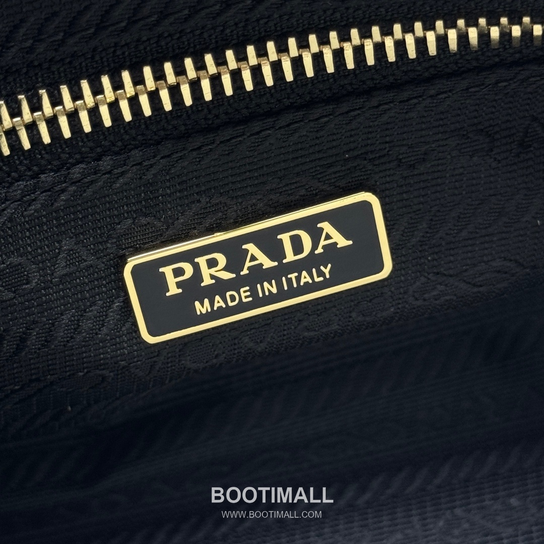 Prada Soft Lux Mini Bag Oiled Wax Leather Black Top Handle Bag 프라다 소프트 럭스 미니 백 오일드 왁스 레더 블랙 탑핸들백 23.5cm 9