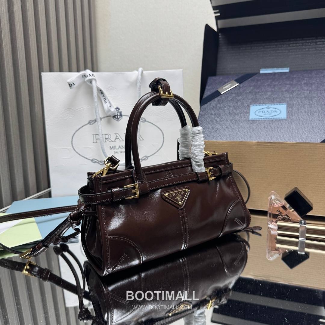 Prada Soft Lux Mini Bag Oiled Wax Leather Black Top Handle Bag 프라다 소프트 럭스 미니 백 오일드 왁스 레더 블랙 탑핸들백 23.5cm 3