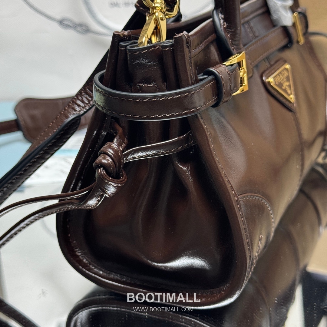 Prada Soft Lux Mini Bag Oiled Wax Leather Black Top Handle Bag 프라다 소프트 럭스 미니 백 오일드 왁스 레더 블랙 탑핸들백 23.5cm 7