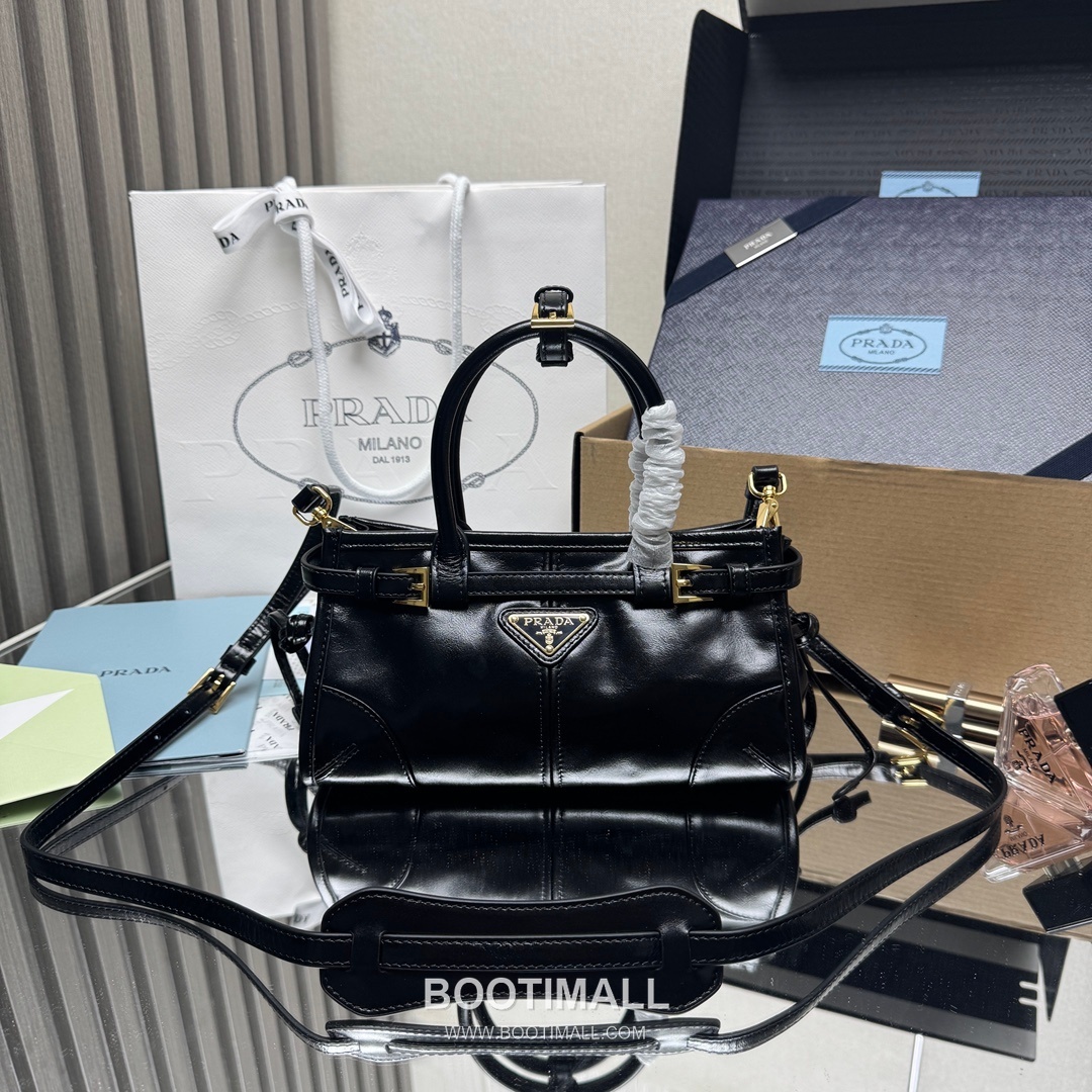 Prada Soft Lux Mini Bag Oiled Wax Leather Black Top Handle Bag 프라다 소프트 럭스 미니 백 오일드 왁스 레더 블랙 탑핸들백 23.5cm 1