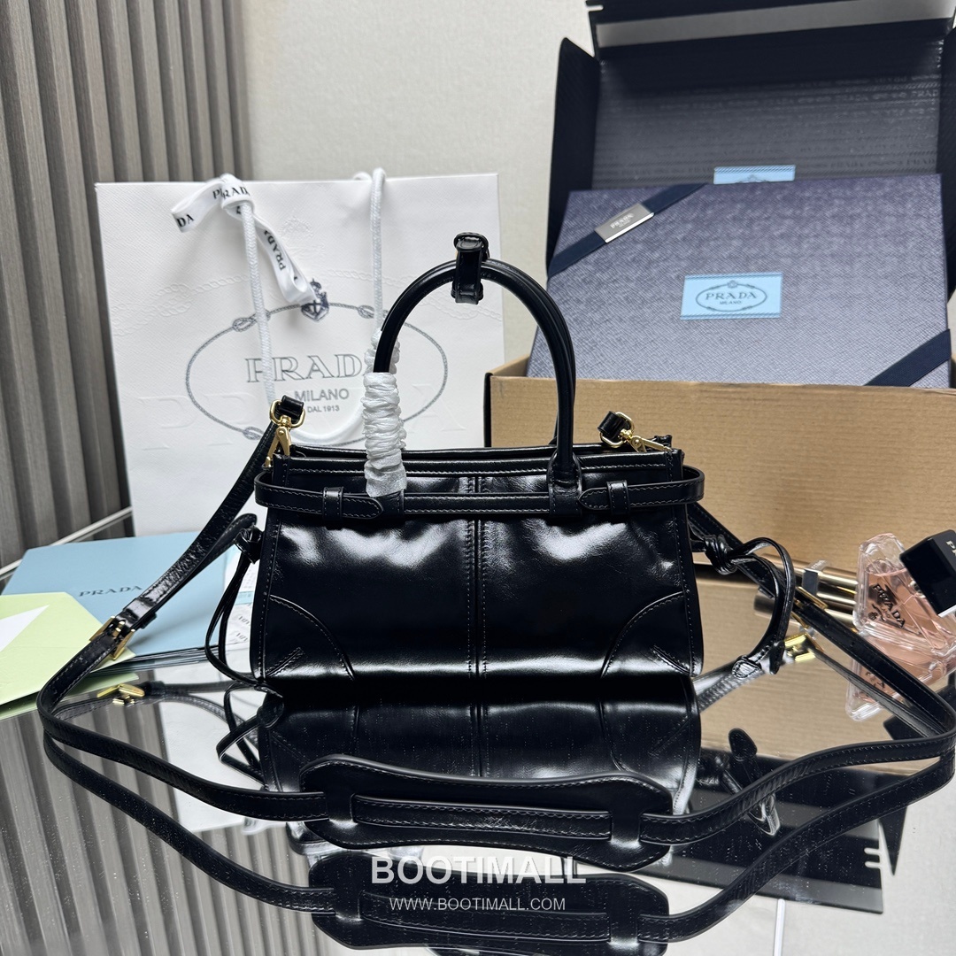 Prada Soft Lux Mini Bag Oiled Wax Leather Black Top Handle Bag 프라다 소프트 럭스 미니 백 오일드 왁스 레더 블랙 탑핸들백 23.5cm 2