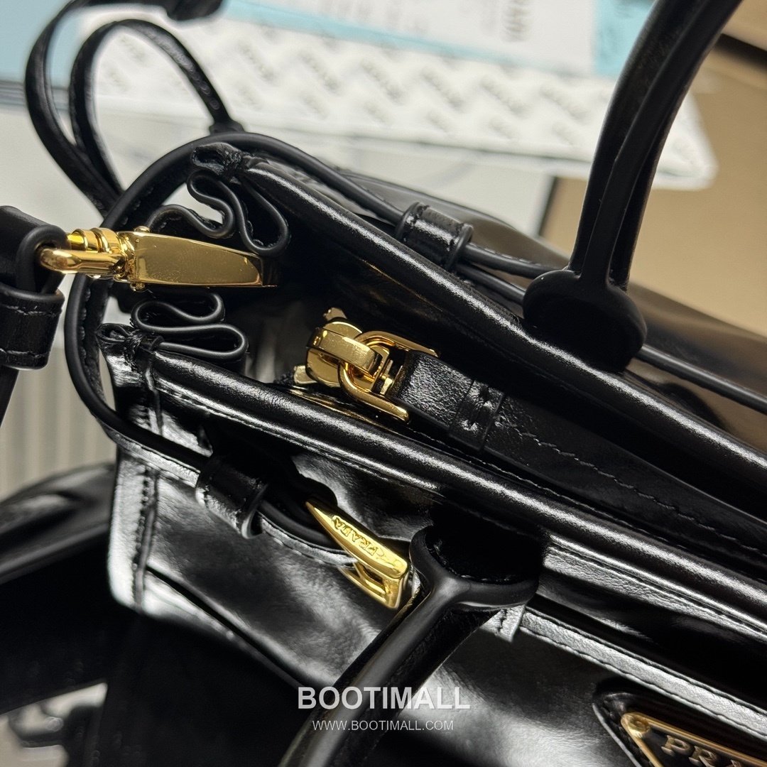 Prada Soft Lux Mini Bag Oiled Wax Leather Black Top Handle Bag 프라다 소프트 럭스 미니 백 오일드 왁스 레더 블랙 탑핸들백 23.5cm 7