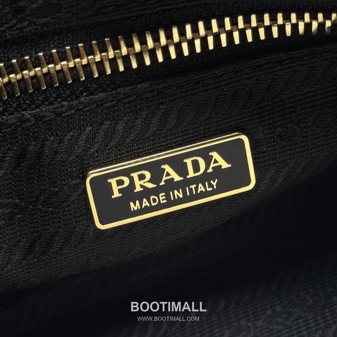 Prada Soft Lux Mini Bag Oiled Wax Leather Black Top Handle Bag 프라다 소프트 럭스 미니 백 오일드 왁스 레더 블랙 탑핸들백 23.5cm 9