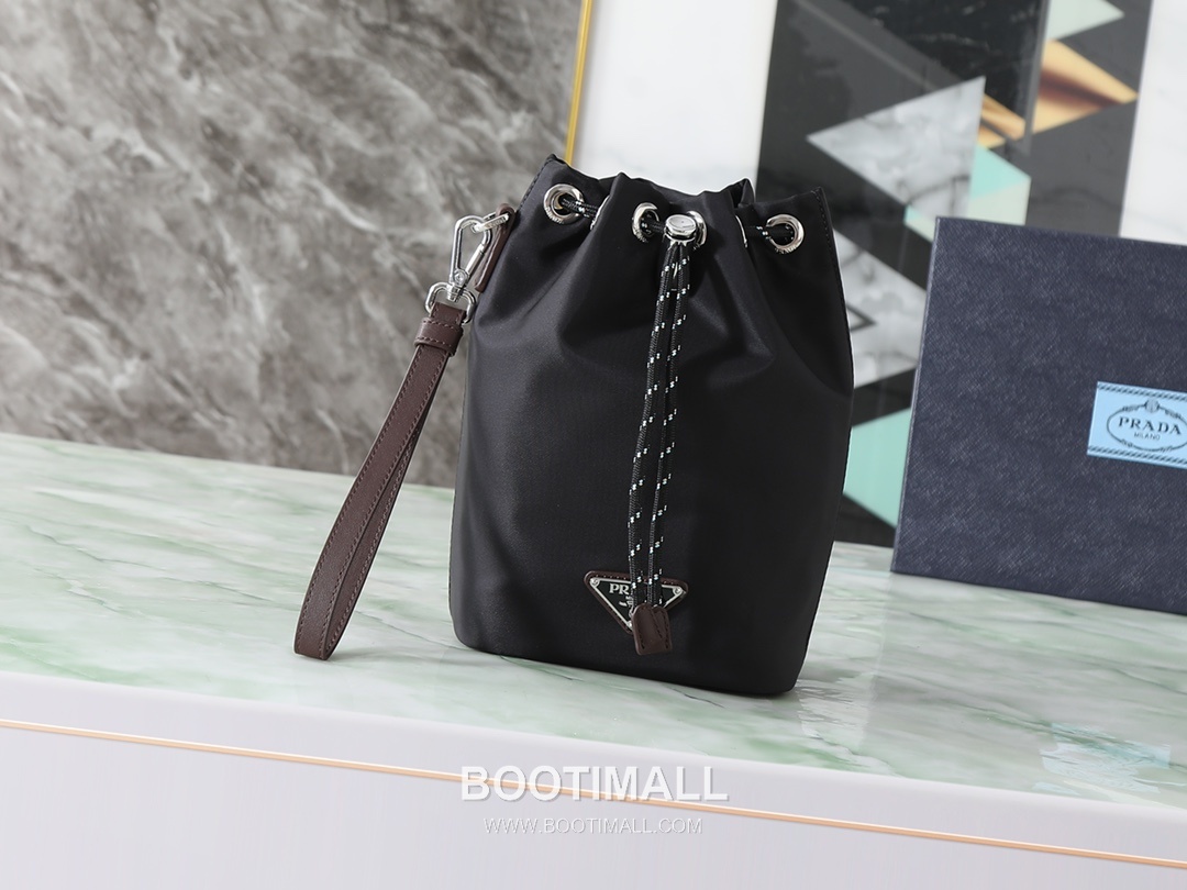 Prada Re-Nylon Drawstring Pouch Re-Nylon Black 프라다 리나일론 드로우스트링 파우치 2NE067_2HE1_F0002 리나일론 블랙 23cm 1
