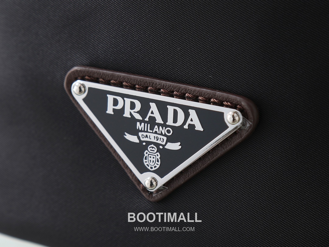 Prada Re-Nylon Drawstring Pouch Re-Nylon Black 프라다 리나일론 드로우스트링 파우치 2NE067_2HE1_F0002 리나일론 블랙 23cm 4