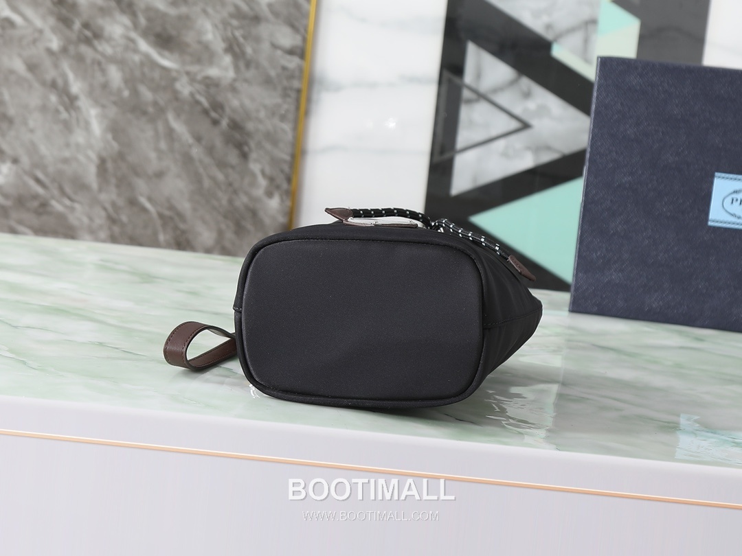 Prada Re-Nylon Drawstring Pouch Re-Nylon Black 프라다 리나일론 드로우스트링 파우치 2NE067_2HE1_F0002 리나일론 블랙 23cm 5