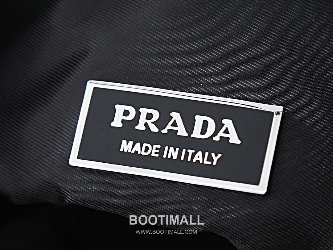 Prada Re-Nylon Drawstring Pouch Re-Nylon Black 프라다 리나일론 드로우스트링 파우치 2NE067_2HE1_F0002 리나일론 블랙 23cm 8