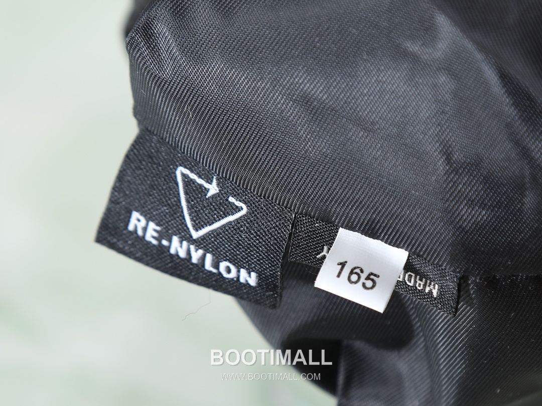 Prada Re-Nylon Drawstring Pouch Re-Nylon Black 프라다 리나일론 드로우스트링 파우치 2NE067_2HE1_F0002 리나일론 블랙 23cm 9