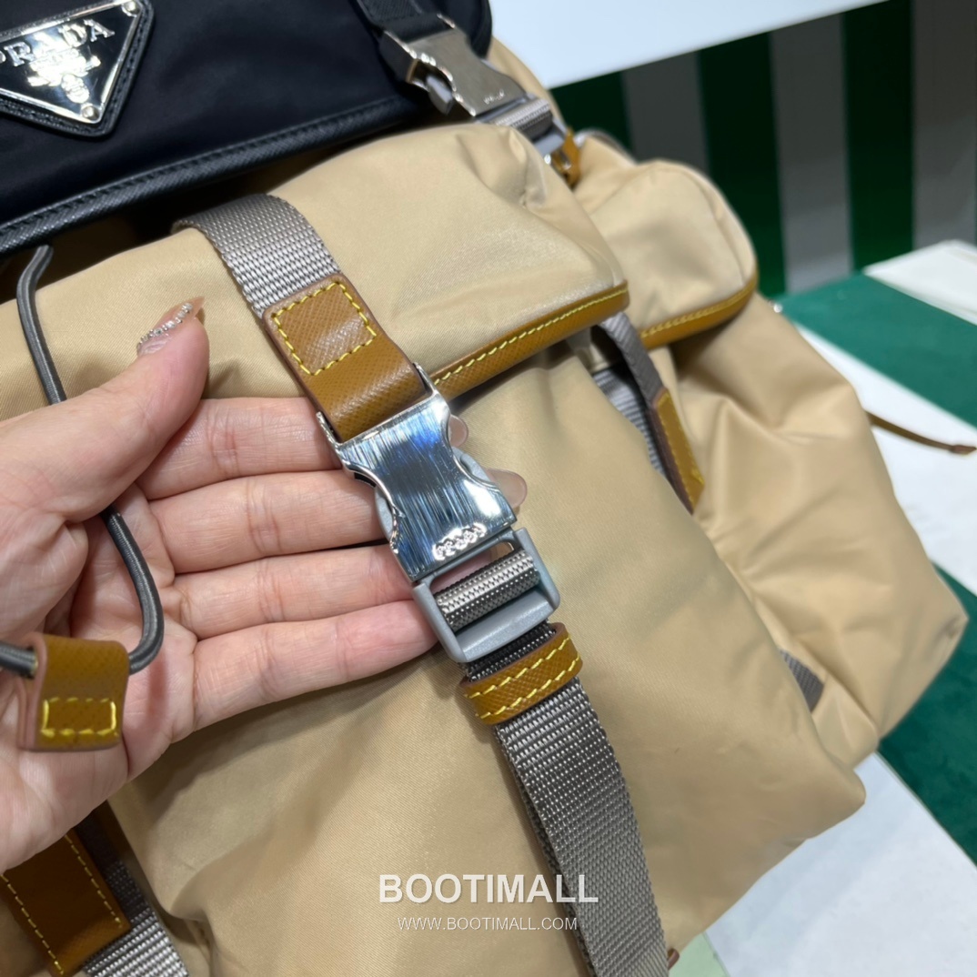 Prada Large Flap Backpack Waterproof Fabric, Saffiano Calfskin Trim Contrast 프라다 라지 플랩 백팩 2VZ074 방수 패브릭, 사피아노 카프스킨 트리밍 콘트라스트 45cm 4