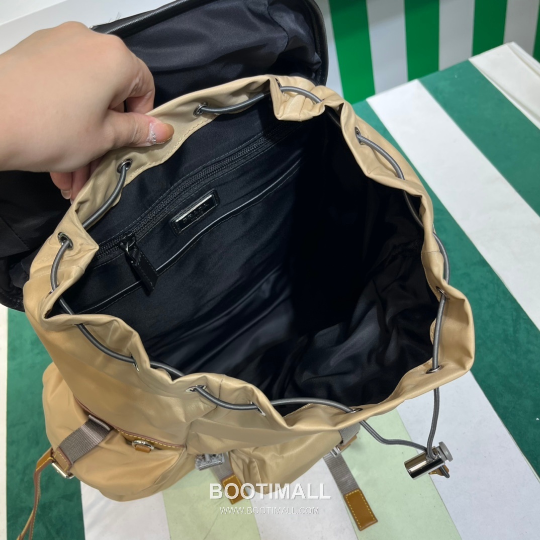 Prada Large Flap Backpack Waterproof Fabric, Saffiano Calfskin Trim Contrast 프라다 라지 플랩 백팩 2VZ074 방수 패브릭, 사피아노 카프스킨 트리밍 콘트라스트 45cm 5