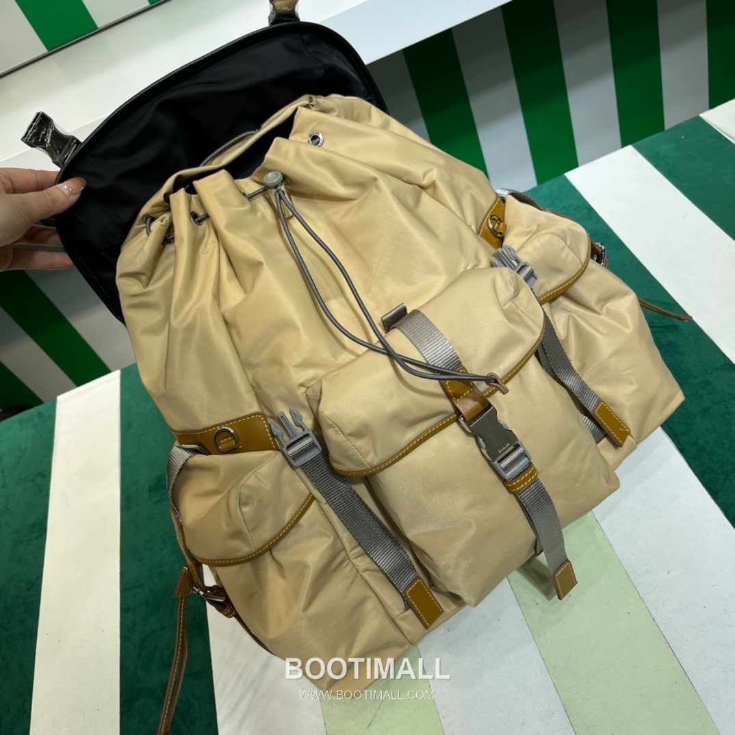 Prada Large Flap Backpack Waterproof Fabric, Saffiano Calfskin Trim Contrast 프라다 라지 플랩 백팩 2VZ074 방수 패브릭, 사피아노 카프스킨 트리밍 콘트라스트 45cm 6