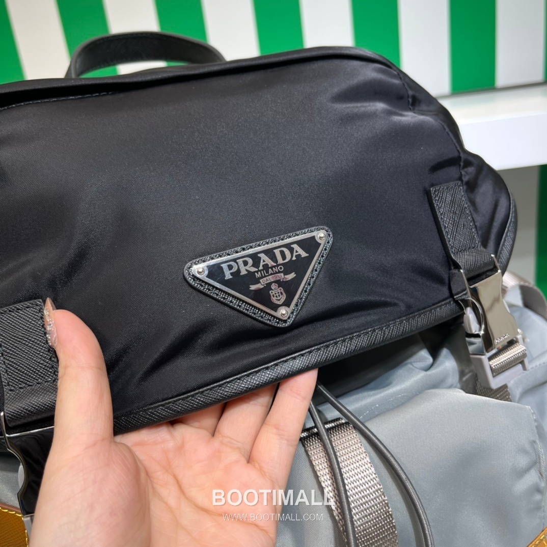 Prada Large Flap Backpack Waterproof Fabric, Saffiano Calfskin Trim Contrast 프라다 라지 플랩 백팩 2VZ074 방수 패브릭, 사피아노 카프스킨 트리밍 콘트라스트 45cm 3