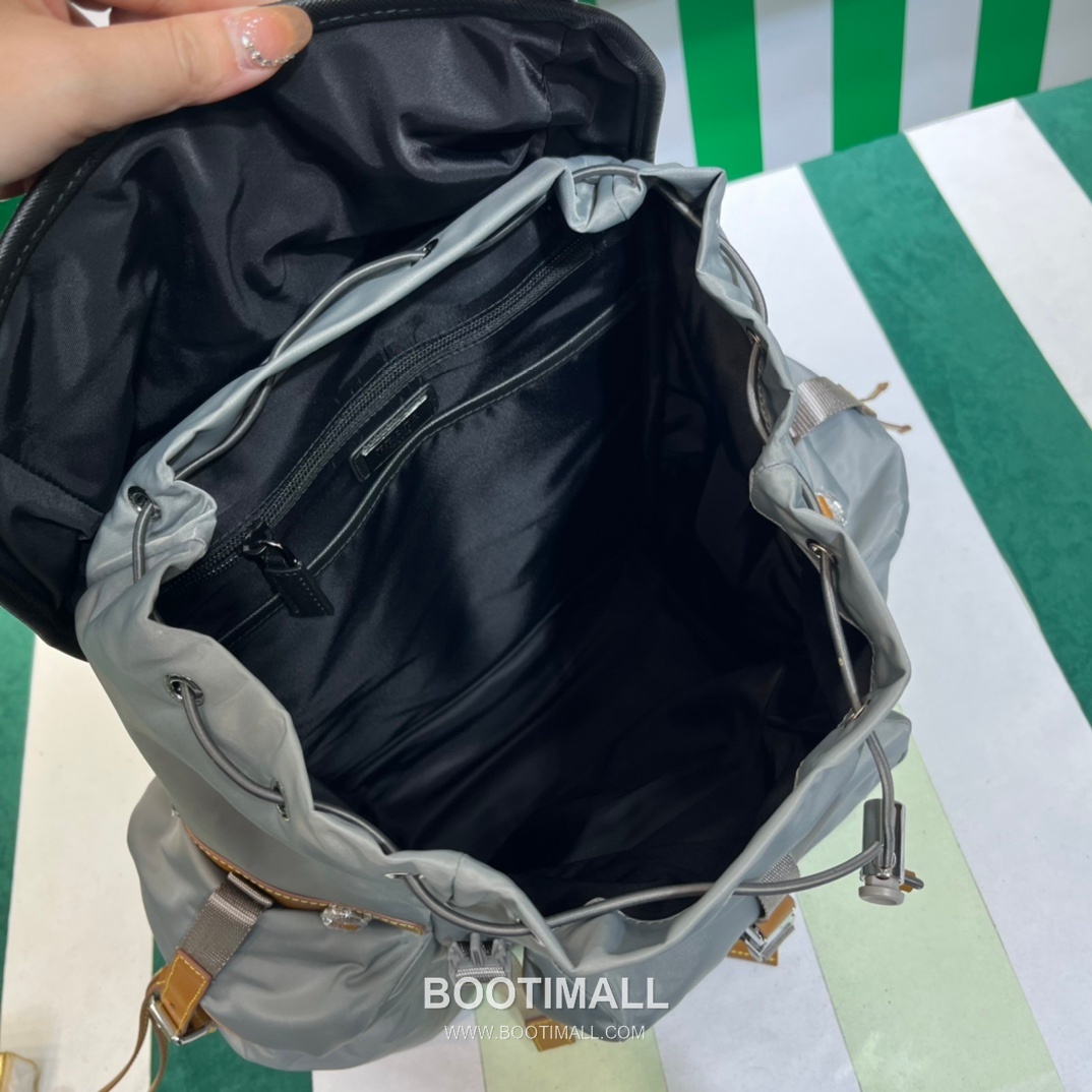 Prada Large Flap Backpack Waterproof Fabric, Saffiano Calfskin Trim Contrast 프라다 라지 플랩 백팩 2VZ074 방수 패브릭, 사피아노 카프스킨 트리밍 콘트라스트 45cm 5