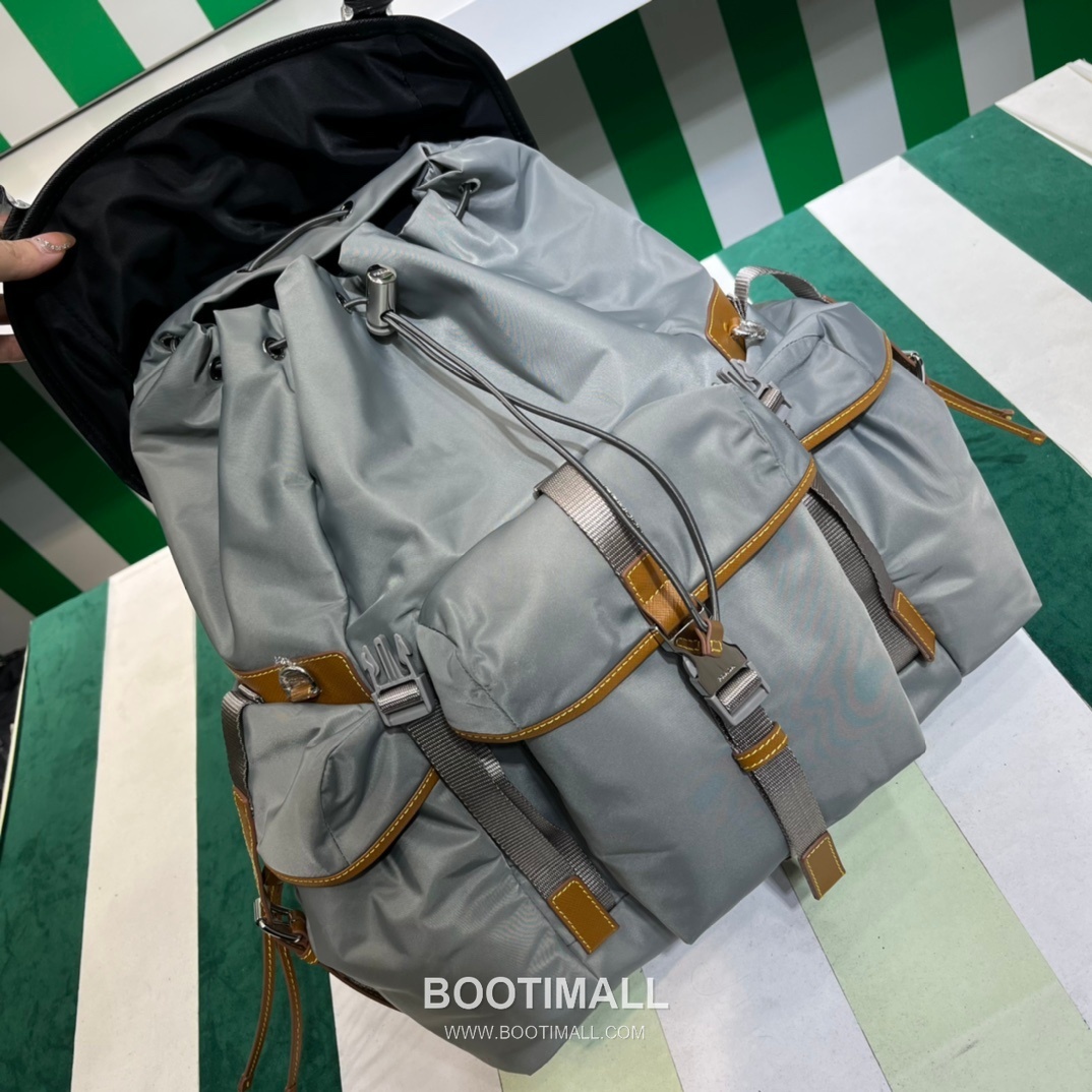 Prada Large Flap Backpack Waterproof Fabric, Saffiano Calfskin Trim Contrast 프라다 라지 플랩 백팩 2VZ074 방수 패브릭, 사피아노 카프스킨 트리밍 콘트라스트 45cm 6