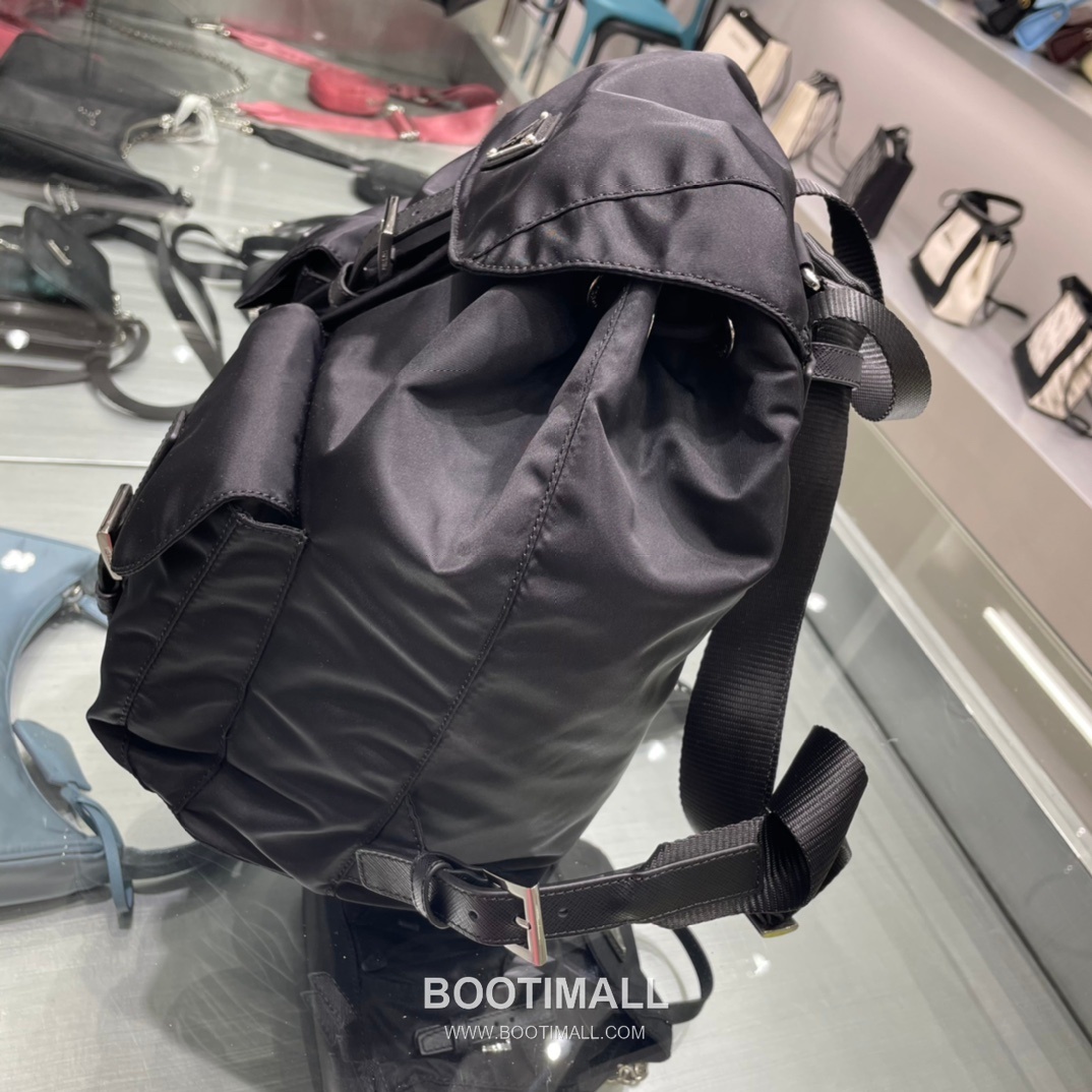Prada Backpack Nylon with Saffiano Leather Trim Black 프라다 1BZ811 백팩 나일론 (사피아노 가죽 트리밍) 블랙 32cm 2