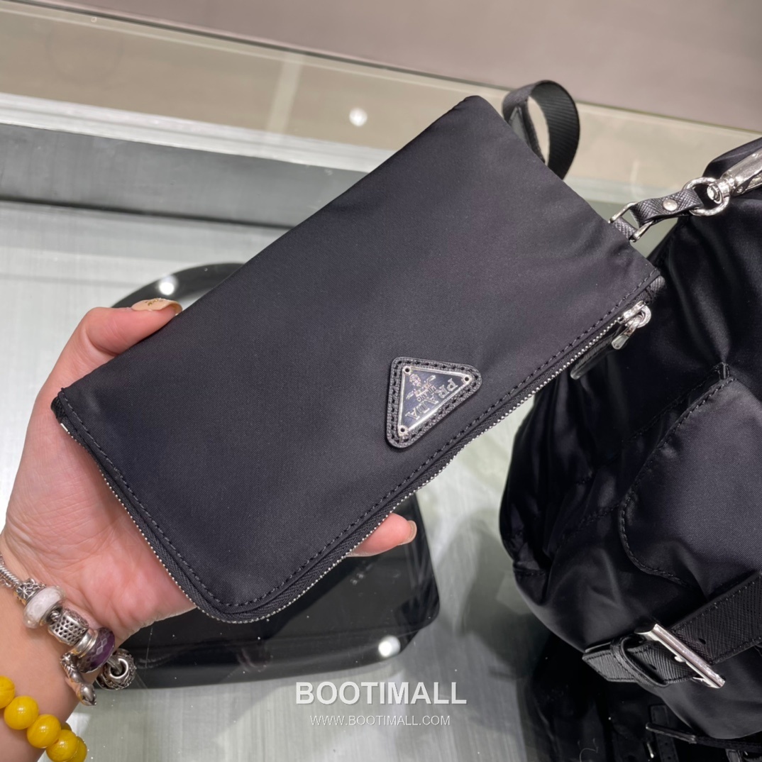 Prada Backpack Nylon with Saffiano Leather Trim Black 프라다 1BZ811 백팩 나일론 (사피아노 가죽 트리밍) 블랙 32cm 5