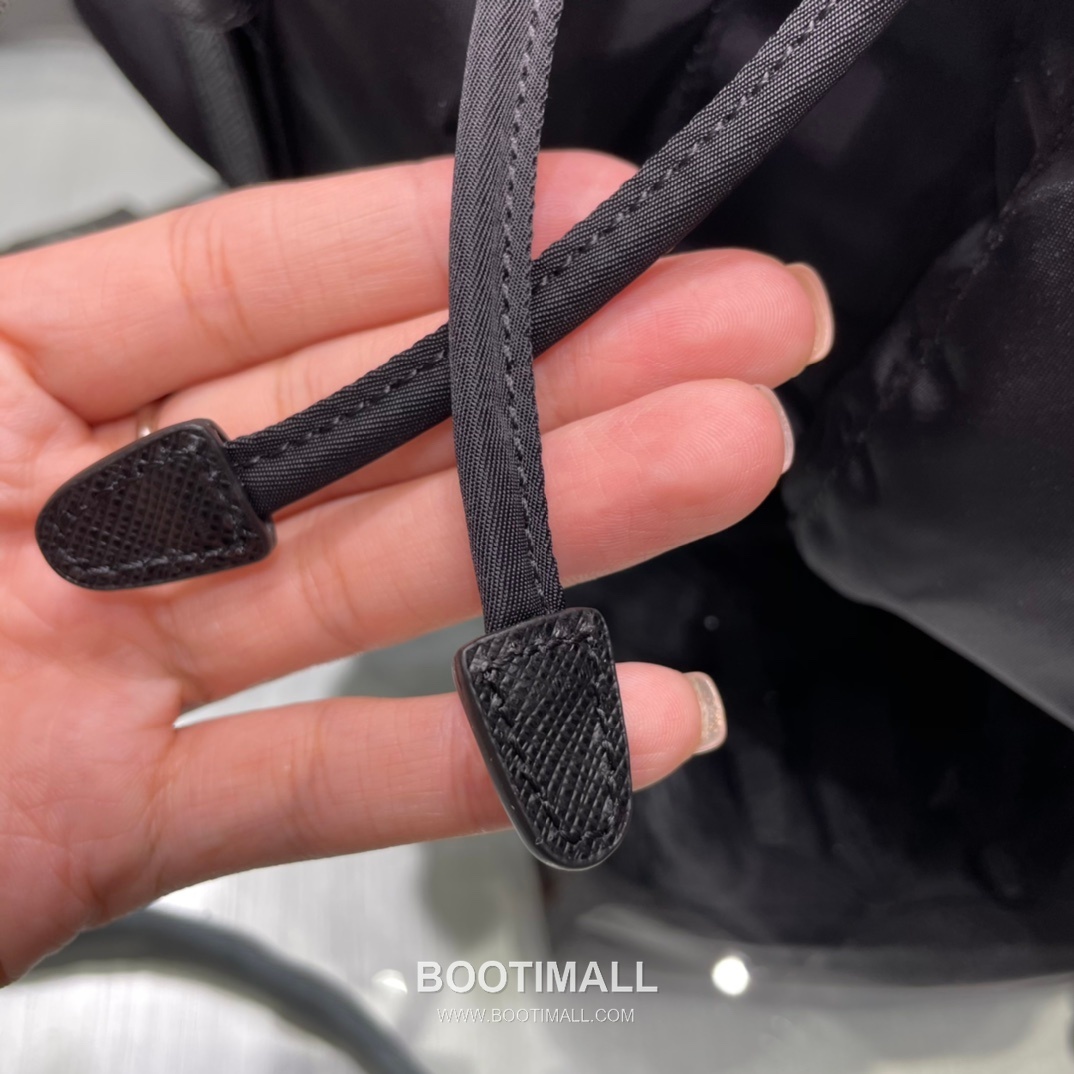 Prada Backpack Nylon with Saffiano Leather Trim Black 프라다 1BZ811 백팩 나일론 (사피아노 가죽 트리밍) 블랙 32cm 7