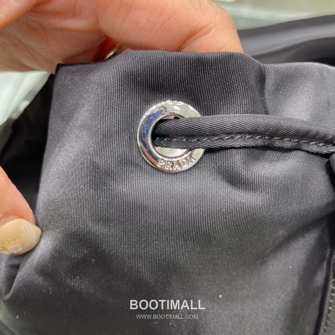 Prada Backpack Nylon with Saffiano Leather Trim Black 프라다 1BZ811 백팩 나일론 (사피아노 가죽 트리밍) 블랙 32cm 9