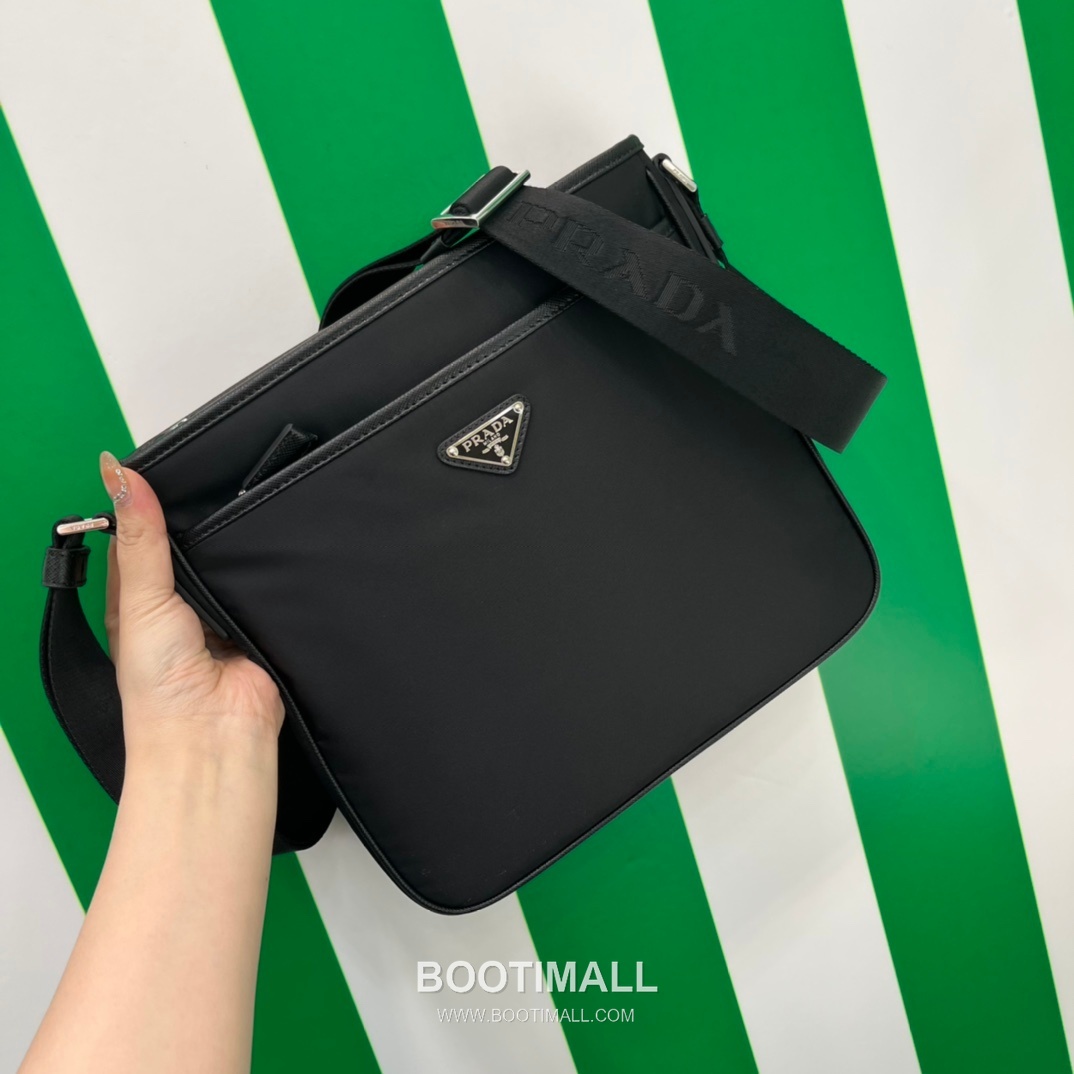 Prada Triangle Logo Bag Nylon Black Shoulder Bag 프라다 트라이앵글 로고 백 2VH797 나일론 블랙 숄더백 27cm 1