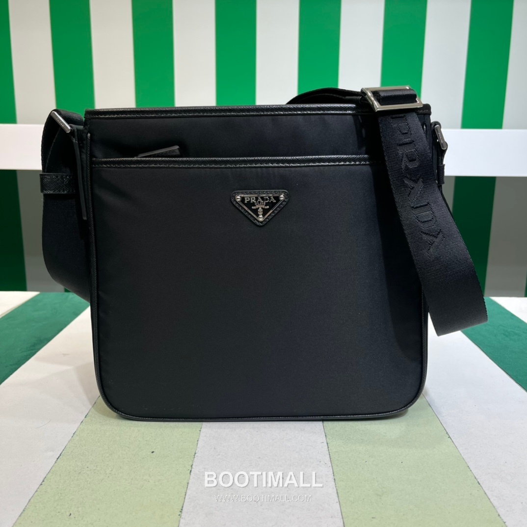 Prada Triangle Logo Bag Nylon Black Shoulder Bag 프라다 트라이앵글 로고 백 2VH797 나일론 블랙 숄더백 27cm 2