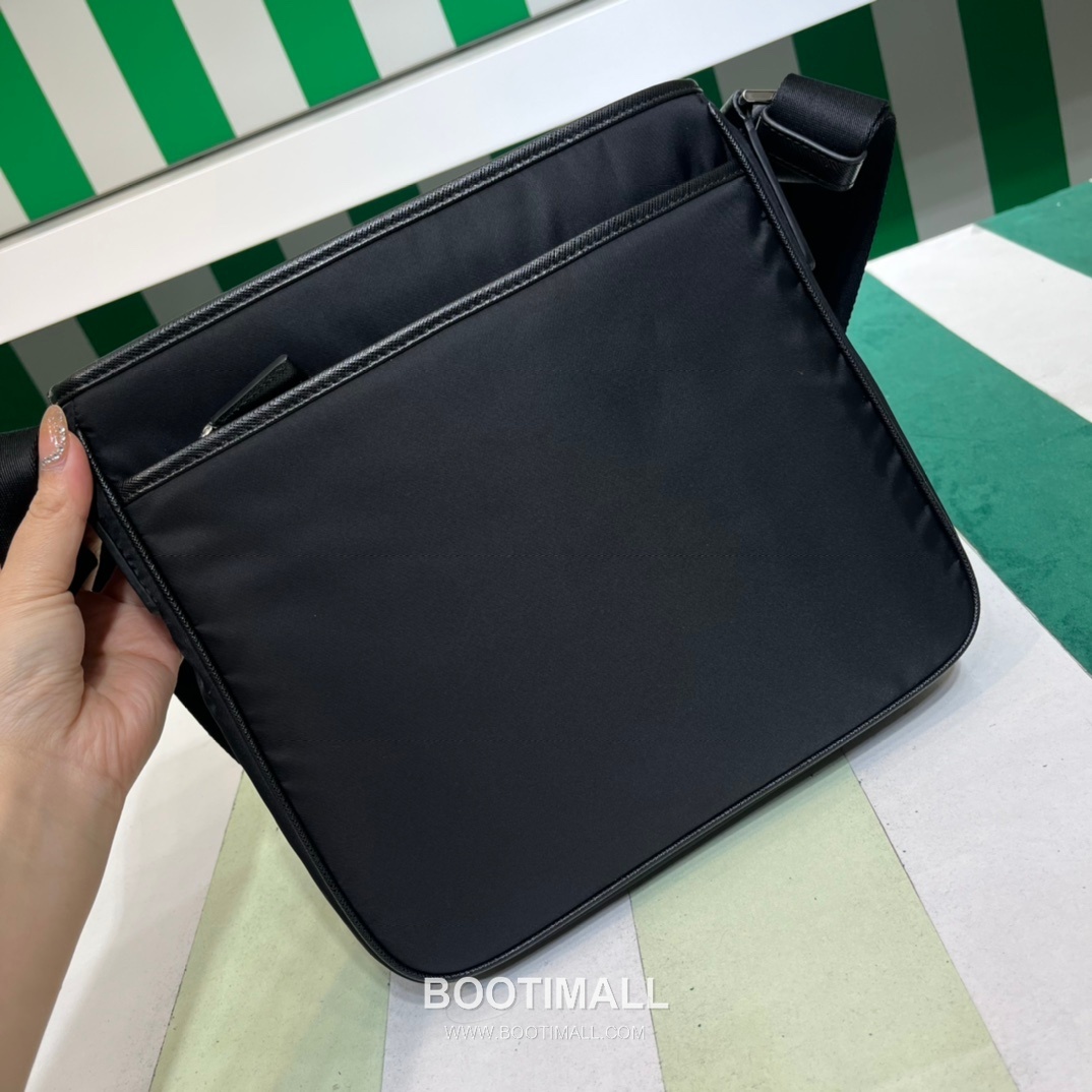Prada Triangle Logo Bag Nylon Black Shoulder Bag 프라다 트라이앵글 로고 백 2VH797 나일론 블랙 숄더백 27cm 5