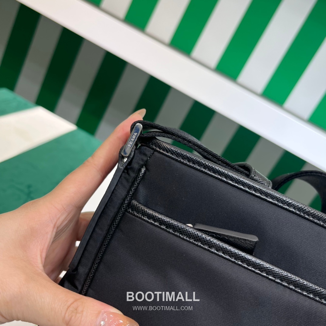 Prada Triangle Logo Bag Nylon Black Shoulder Bag 프라다 트라이앵글 로고 백 2VH797 나일론 블랙 숄더백 27cm 9