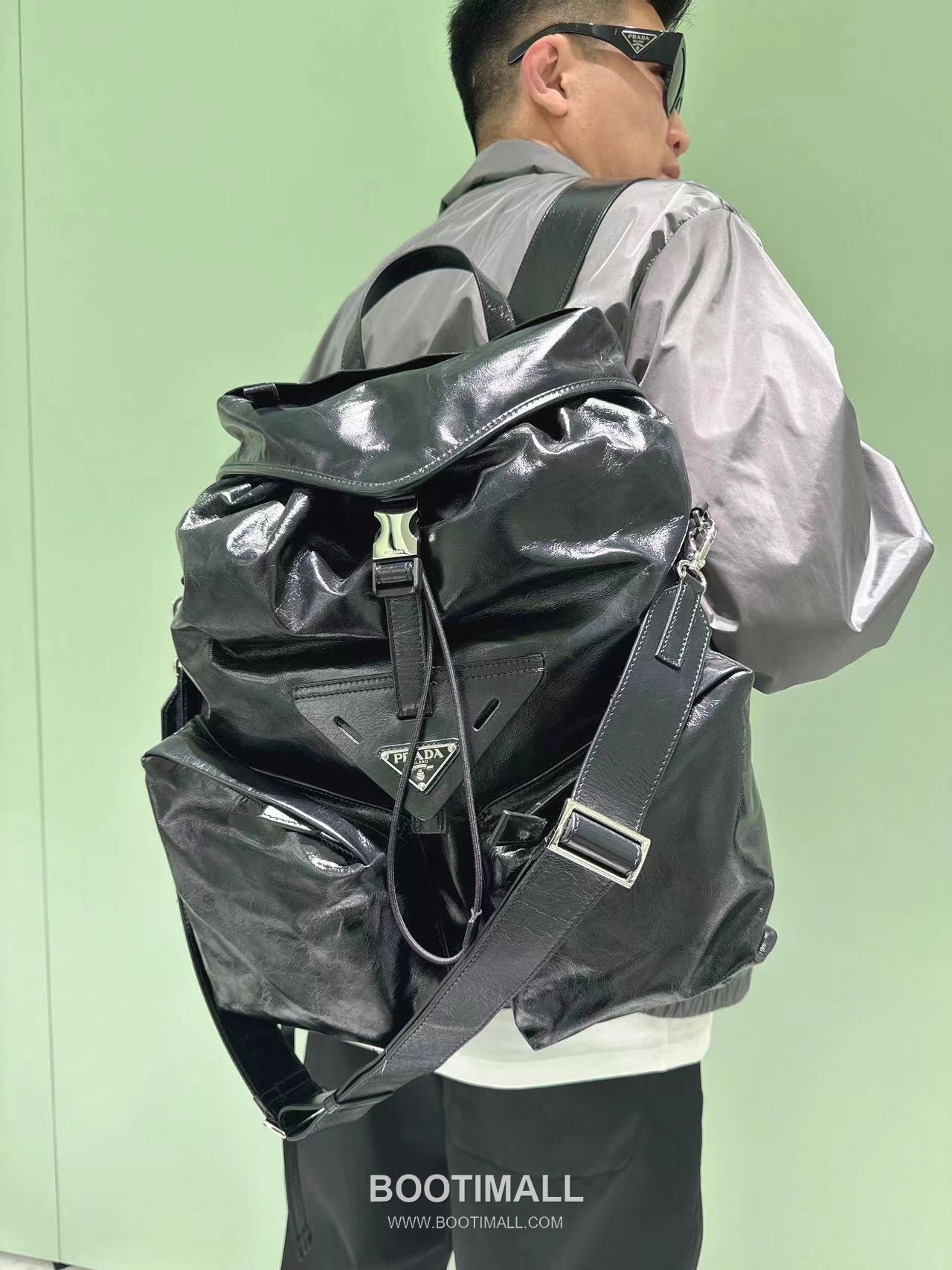 Prada Runway Backpack Waxed Calfskin Black 프라다 2VZ108 런웨이 백팩 왁스드 카프스킨 블랙 45cm 1
