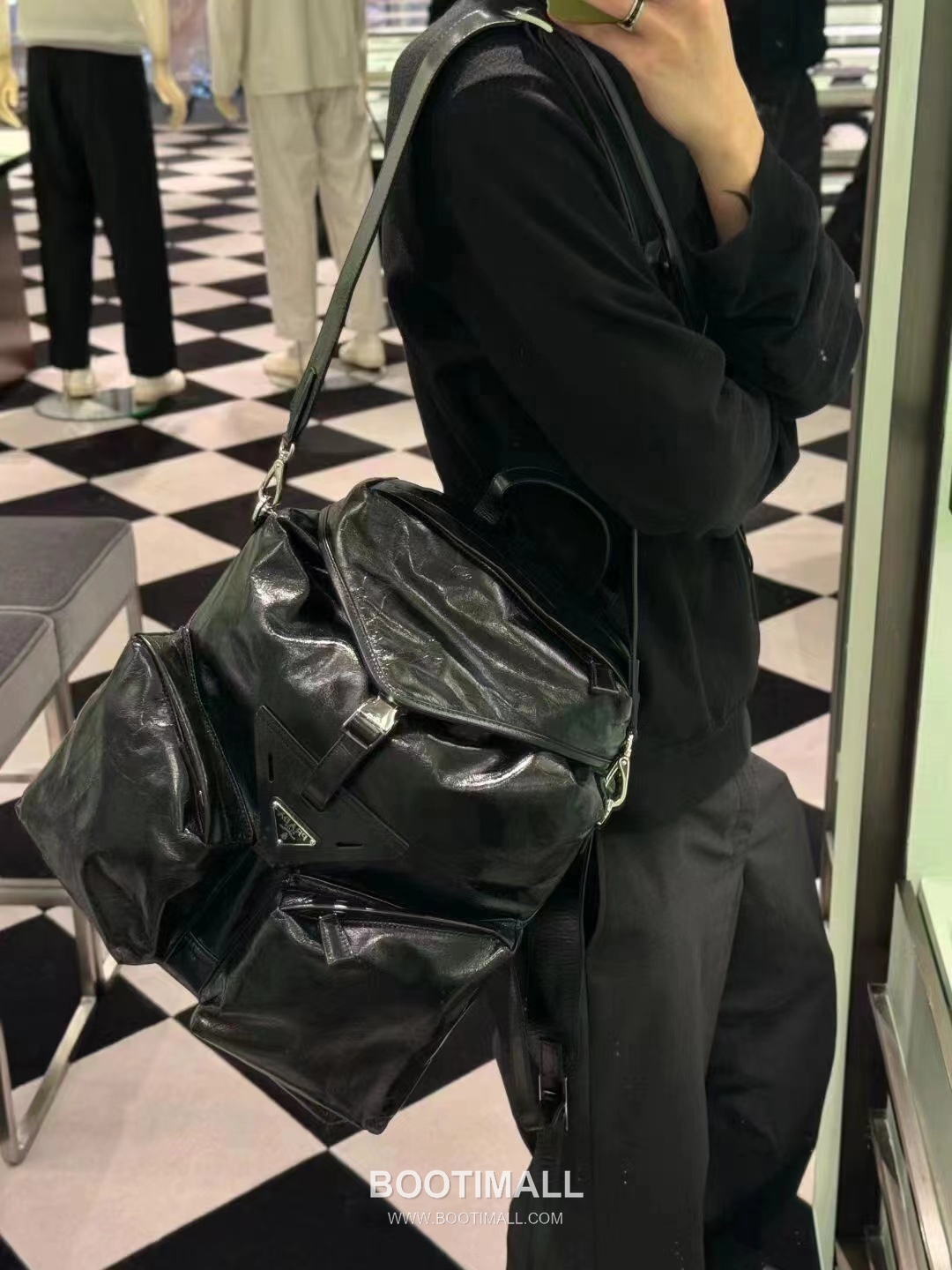 Prada Runway Backpack Waxed Calfskin Black 프라다 2VZ108 런웨이 백팩 왁스드 카프스킨 블랙 45cm 2