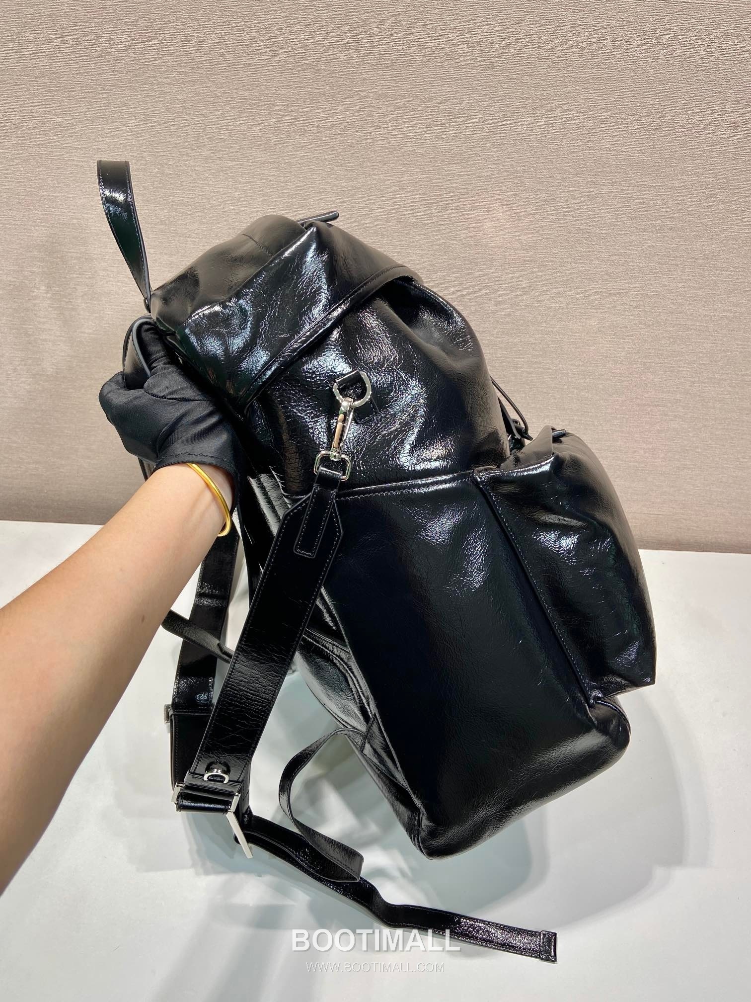 Prada Runway Backpack Waxed Calfskin Black 프라다 2VZ108 런웨이 백팩 왁스드 카프스킨 블랙 45cm 7