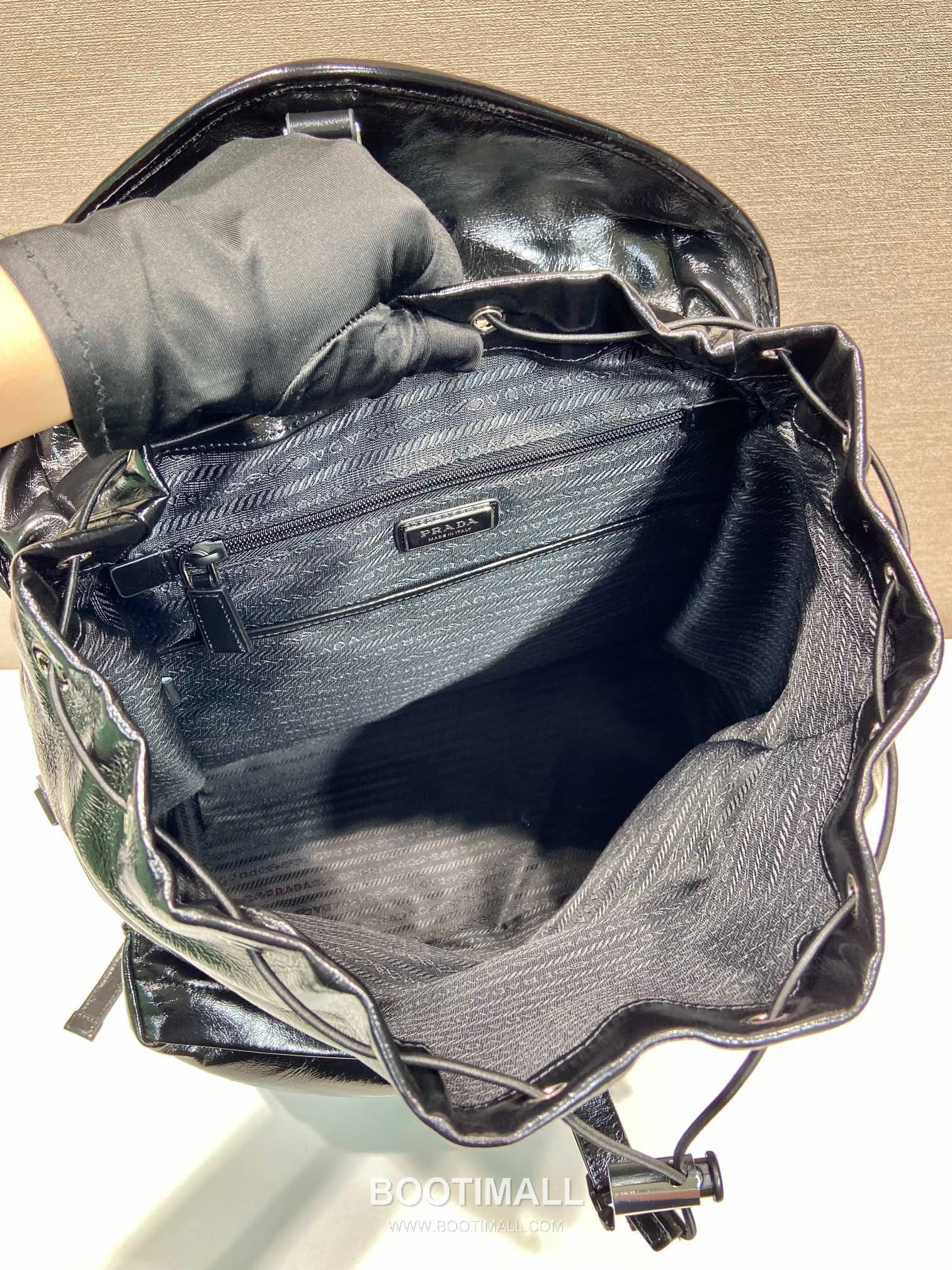 Prada Runway Backpack Waxed Calfskin Black 프라다 2VZ108 런웨이 백팩 왁스드 카프스킨 블랙 45cm 10