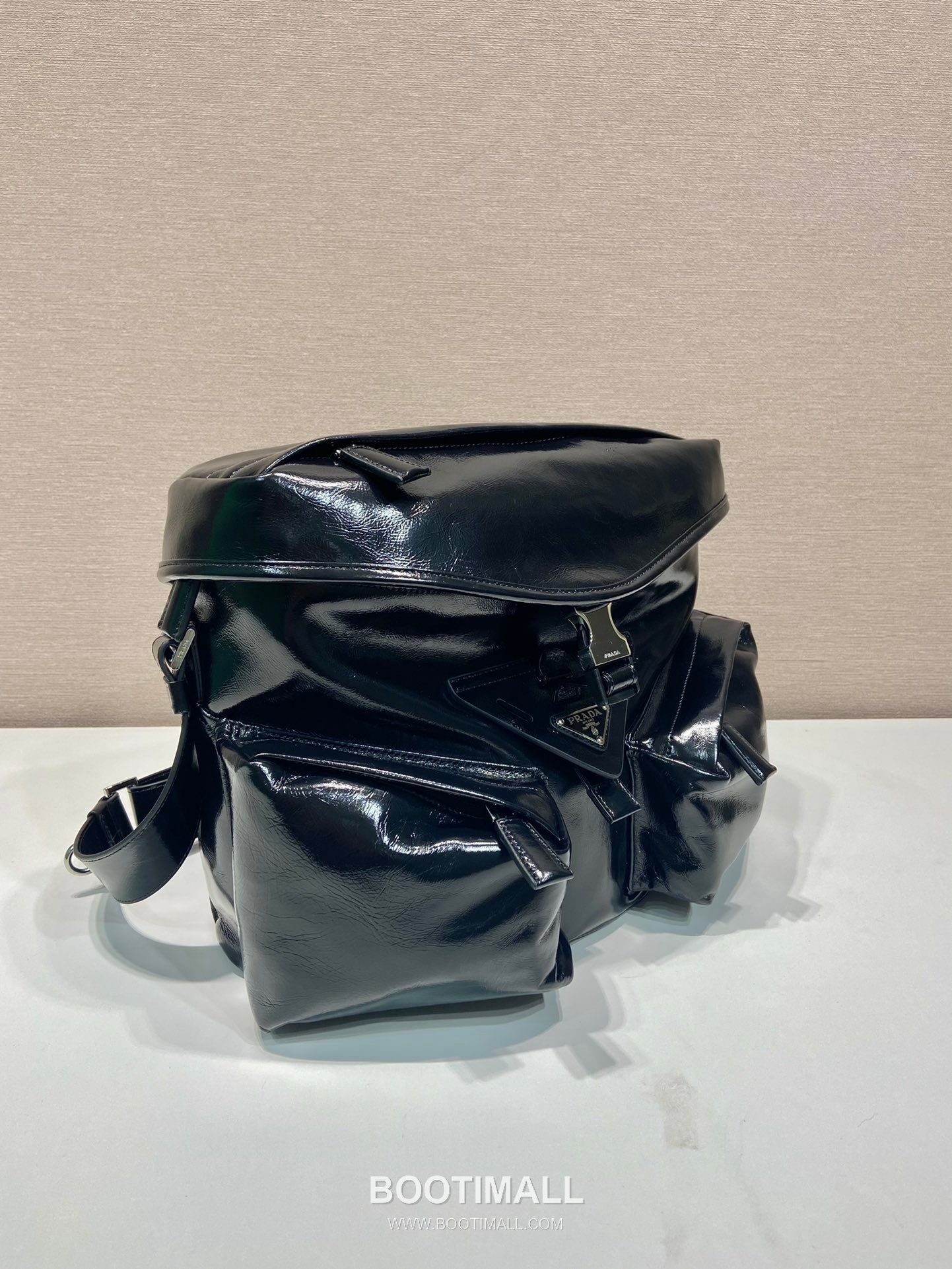 Prada Crossbody Bag Oiled Waxed Cowhide Leather Black 프라다 2VD062 크로스백 오일드 왁스 소가죽 블랙 29cm 6