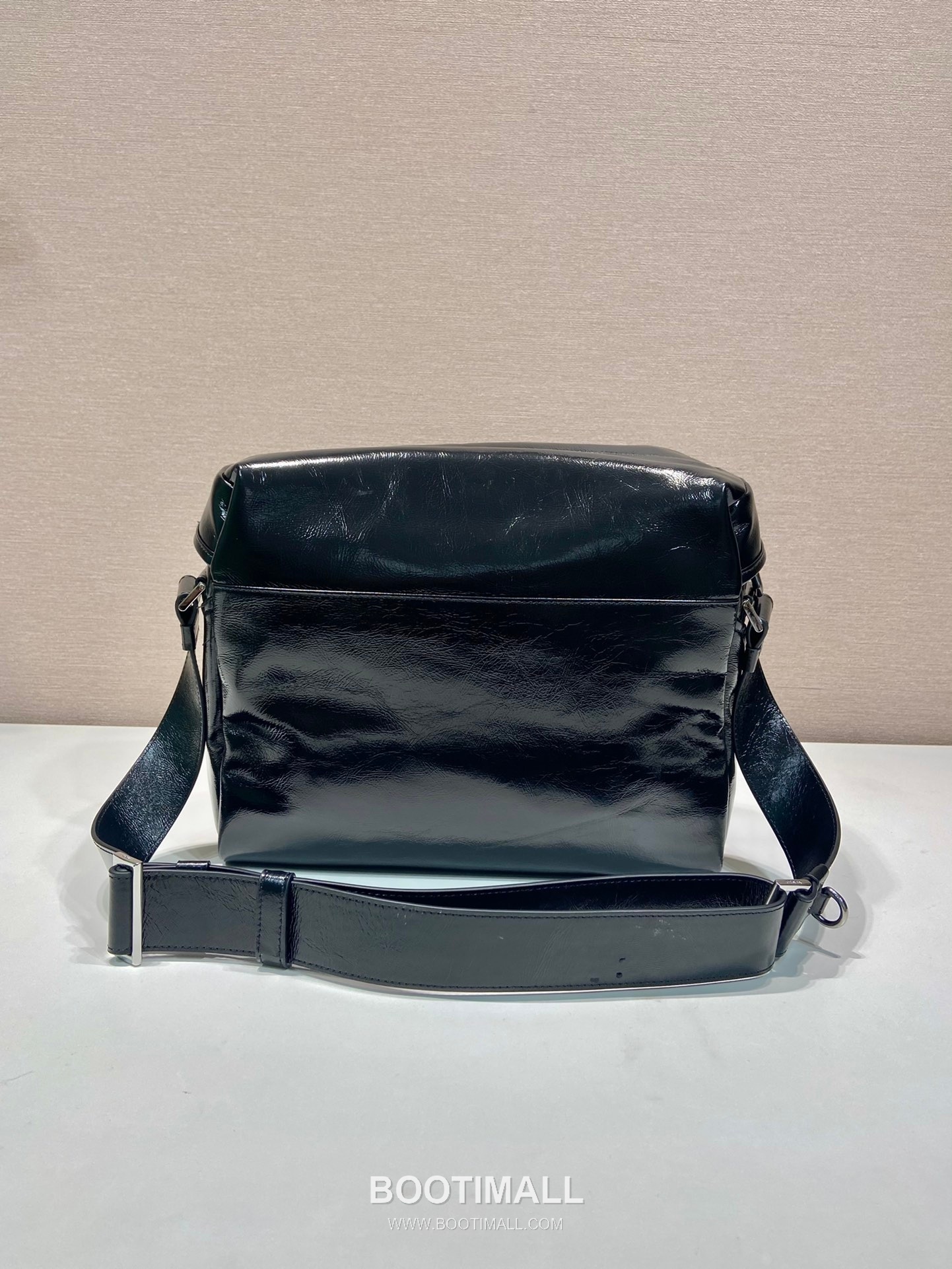 Prada Crossbody Bag Oiled Waxed Cowhide Leather Black 프라다 2VD062 크로스백 오일드 왁스 소가죽 블랙 29cm 7