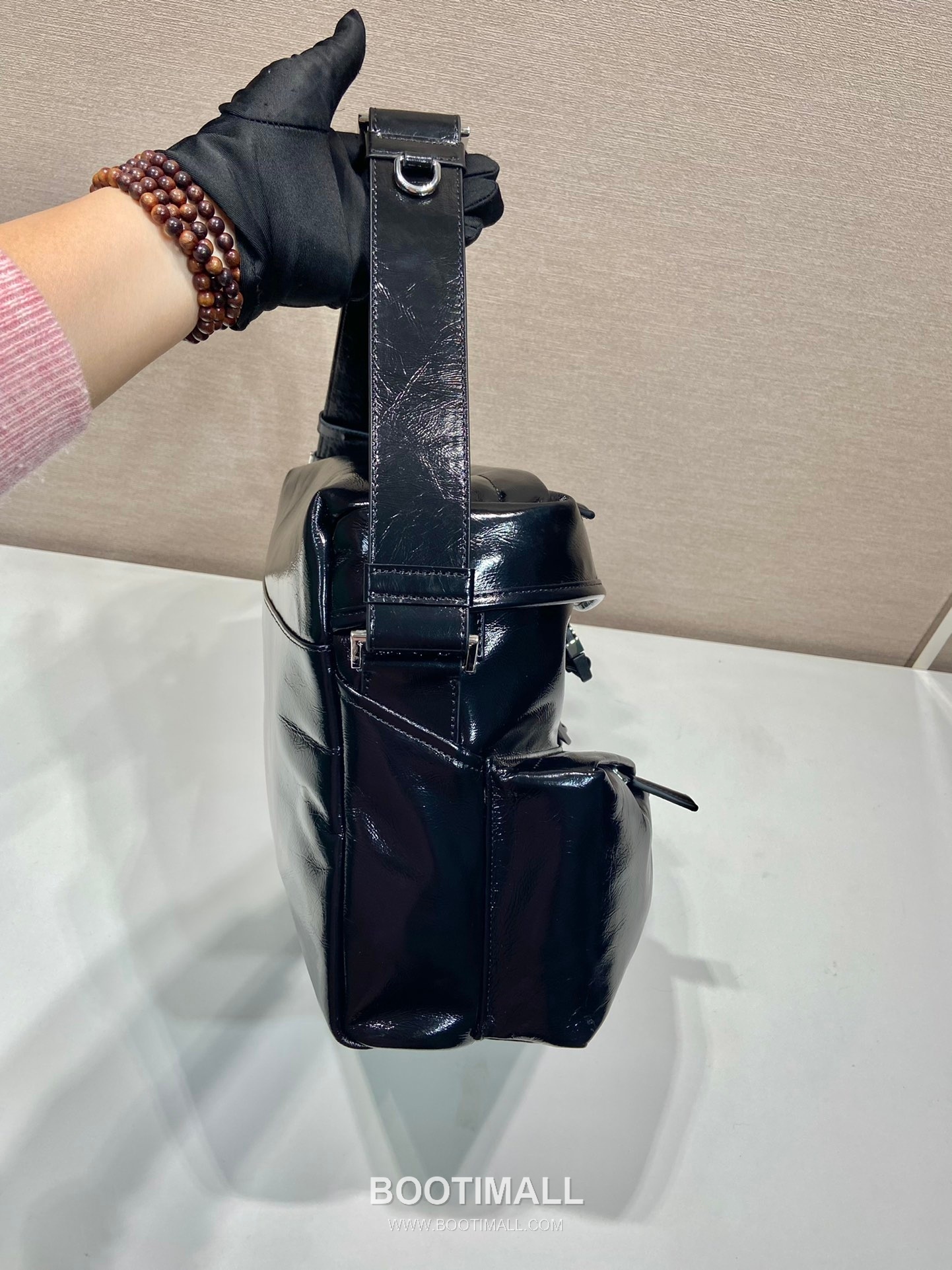 Prada Crossbody Bag Oiled Waxed Cowhide Leather Black 프라다 2VD062 크로스백 오일드 왁스 소가죽 블랙 29cm 8