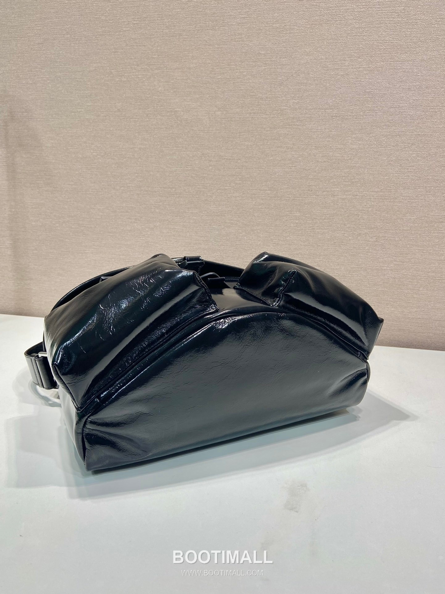 Prada Crossbody Bag Oiled Waxed Cowhide Leather Black 프라다 2VD062 크로스백 오일드 왁스 소가죽 블랙 29cm 9
