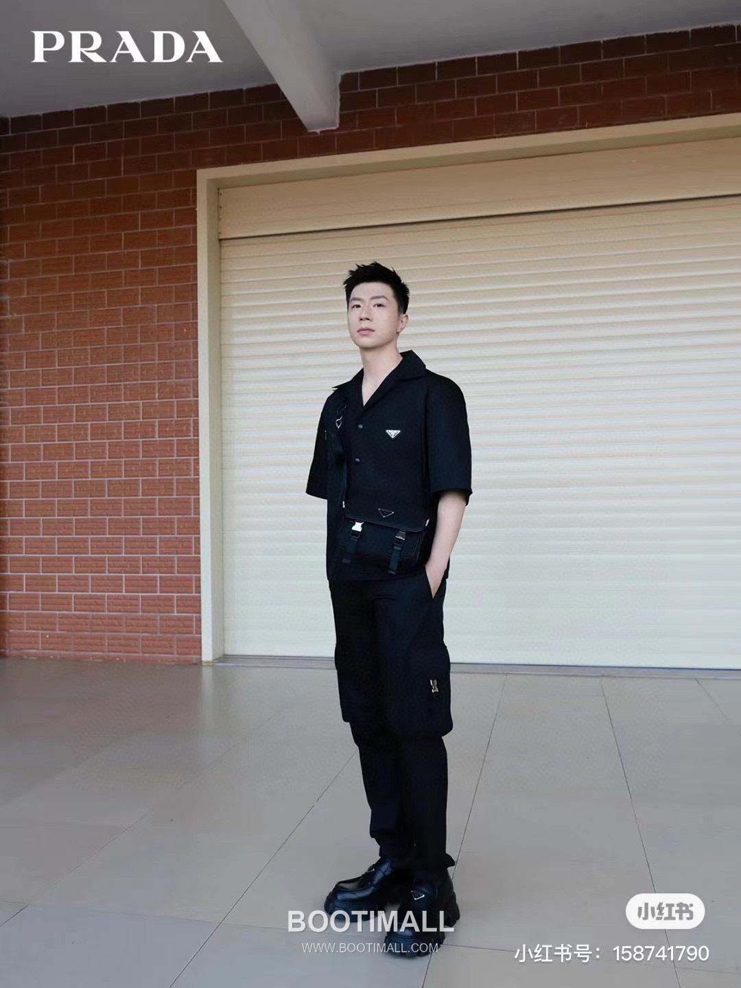 Prada Triangle Logo Crossbody Parachute Nylon Black Crossbody Bag 프라다 삼각 로고 크로스백 파라슈트 나일론 블랙 22cm 2