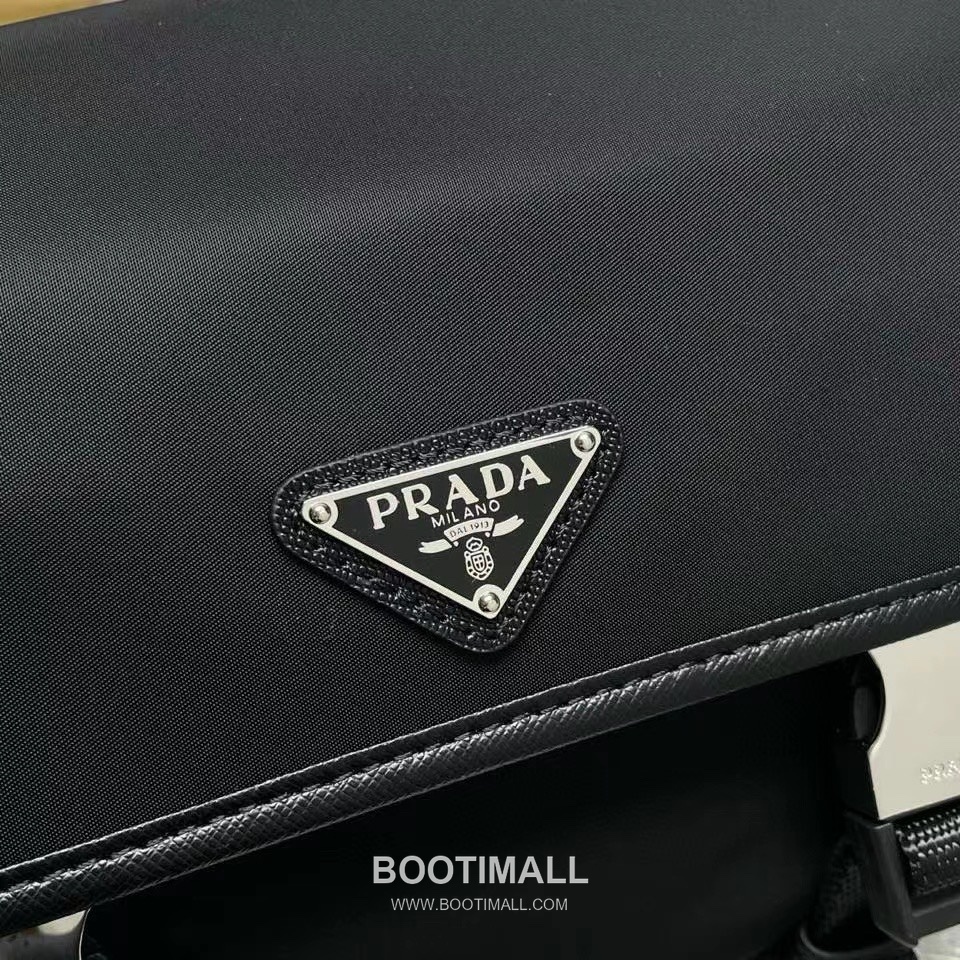 Prada Triangle Logo Crossbody Parachute Nylon Black Crossbody Bag 프라다 삼각 로고 크로스백 파라슈트 나일론 블랙 22cm 12