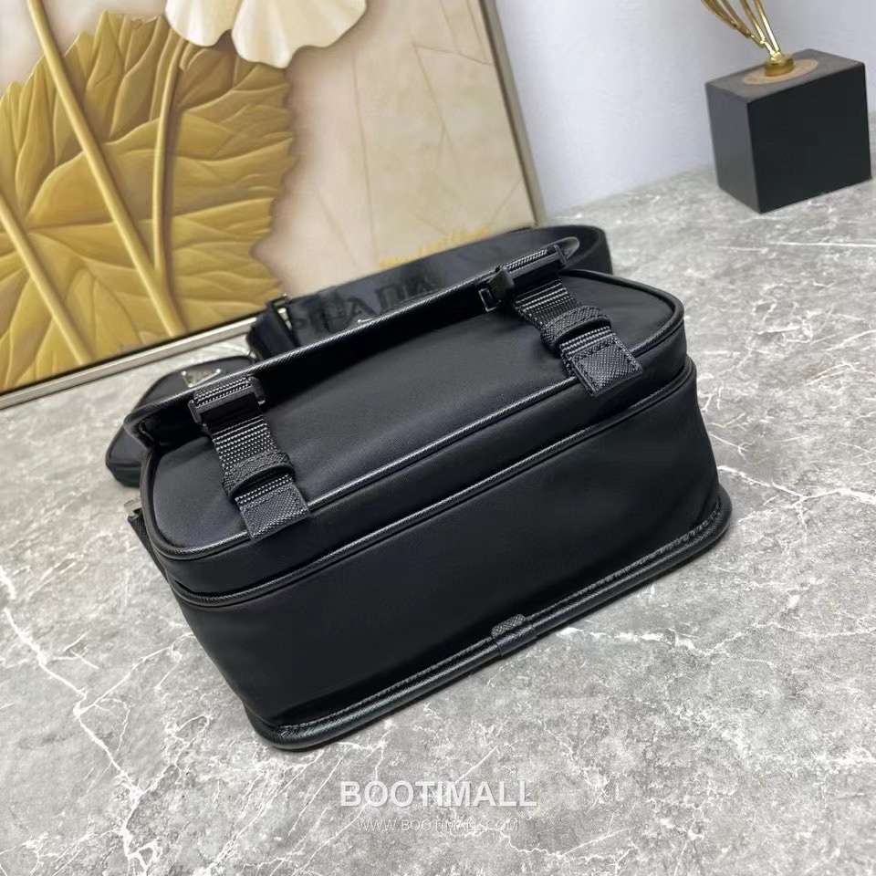 Prada Triangle Logo Crossbody Parachute Nylon Black Crossbody Bag 프라다 삼각 로고 크로스백 파라슈트 나일론 블랙 22cm 16