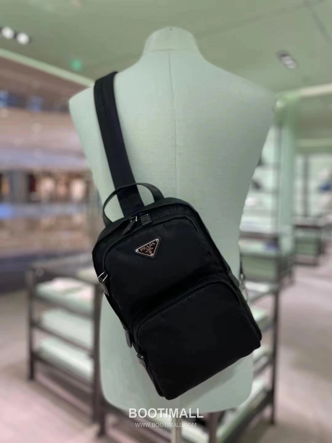 Prada Re-Nylon Chest Bag Recycled Nylon, Saffiano Leather Black Sling Bag 프라다 리-나일론 체스트백 2VZ105 리사이클 나일론, 사피아노 레더 블랙 슬링백 31cm 1