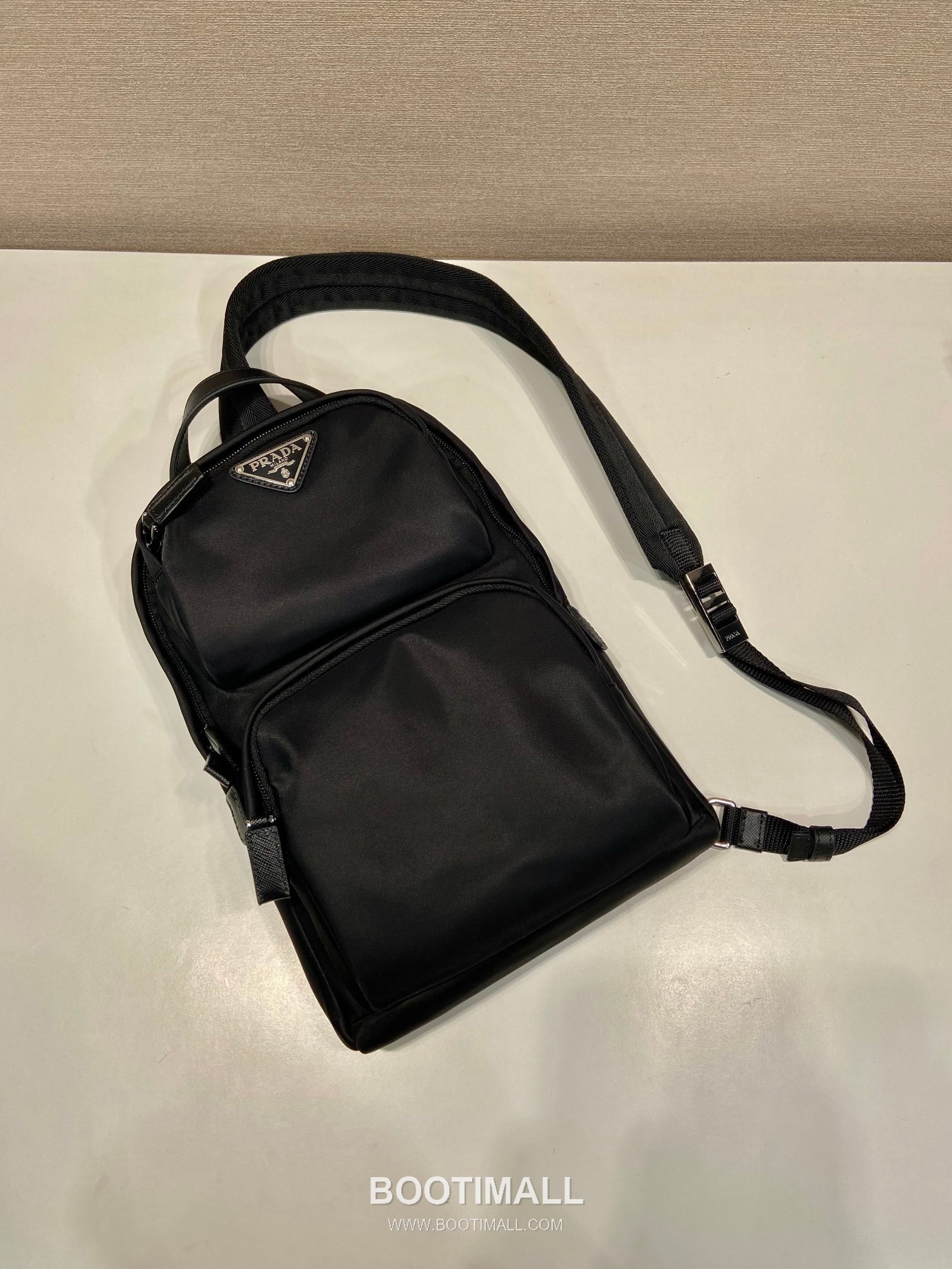 Prada Re-Nylon Chest Bag Recycled Nylon, Saffiano Leather Black Sling Bag 프라다 리-나일론 체스트백 2VZ105 리사이클 나일론, 사피아노 레더 블랙 슬링백 31cm 4