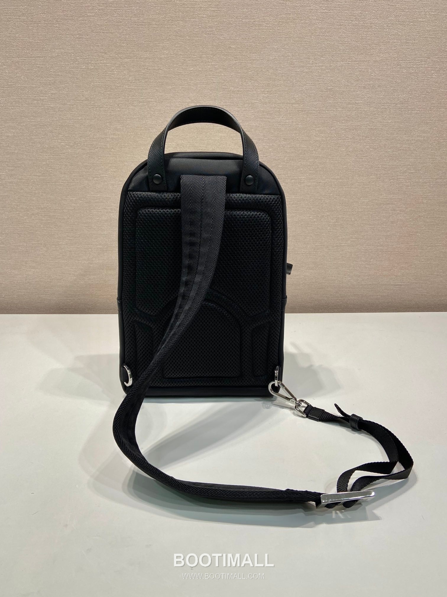 Prada Re-Nylon Chest Bag Recycled Nylon, Saffiano Leather Black Sling Bag 프라다 리-나일론 체스트백 2VZ105 리사이클 나일론, 사피아노 레더 블랙 슬링백 31cm 6