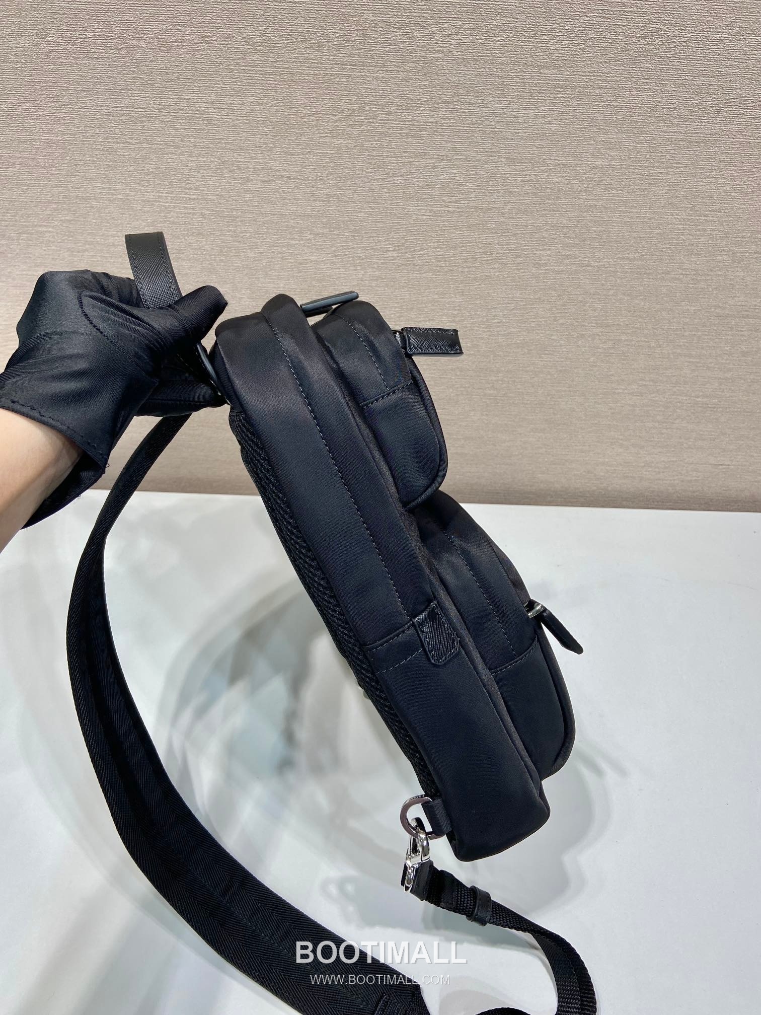 Prada Re-Nylon Chest Bag Recycled Nylon, Saffiano Leather Black Sling Bag 프라다 리-나일론 체스트백 2VZ105 리사이클 나일론, 사피아노 레더 블랙 슬링백 31cm 7