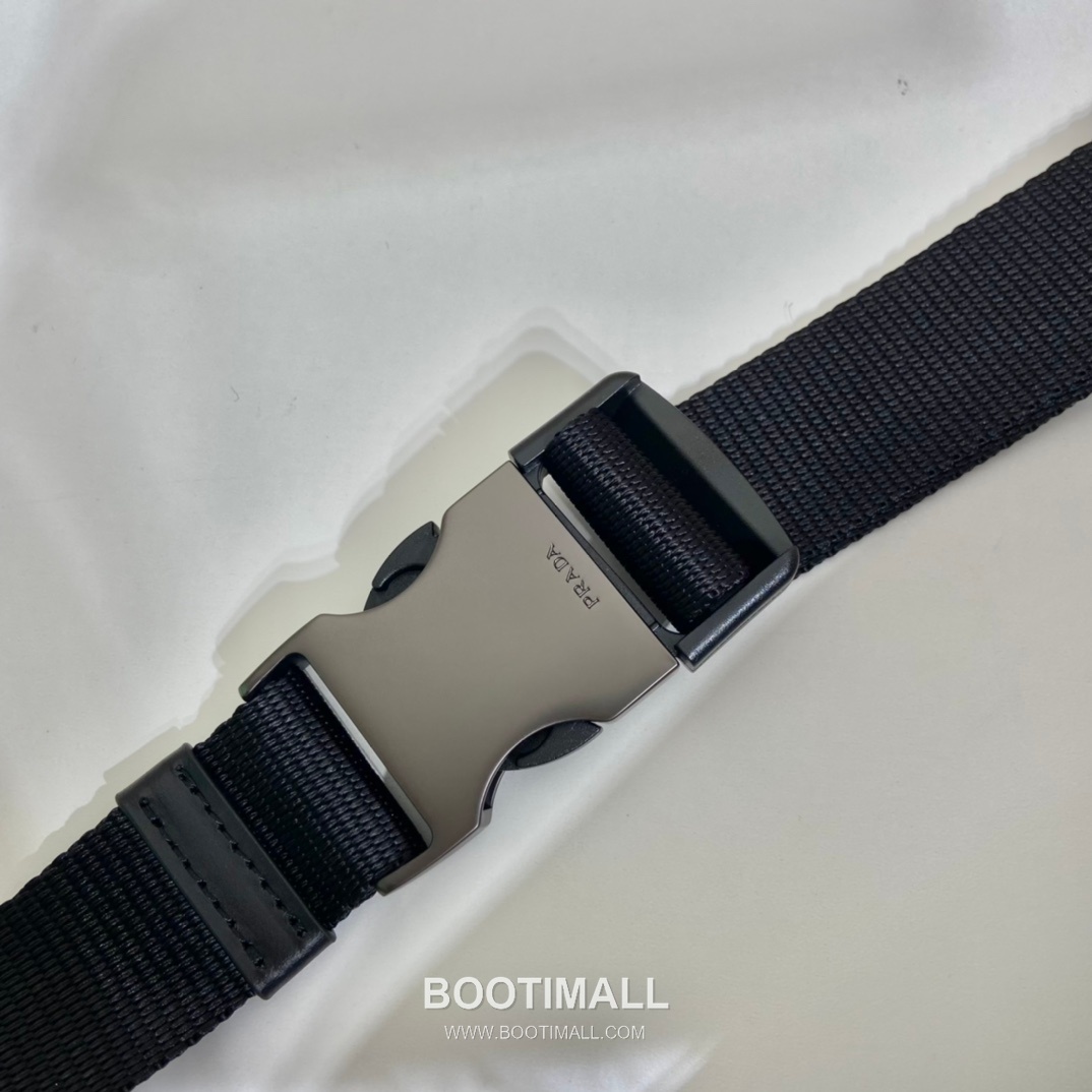 Prada All-Leather Belt Bag Calfskin Leather Black 프라다 올 레더 벨트백 2VL033 카프스킨 레더 블랙 33cm 9