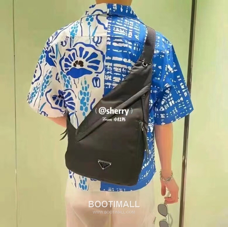 Prada Backpack Water-Resistant Parachute Nylon Black 프라다 2VZ092 백팩 방수 파라슈트 나일론 블랙 37.5cm 2