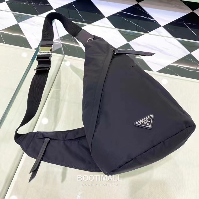 Prada Backpack Water-Resistant Parachute Nylon Black 프라다 2VZ092 백팩 방수 파라슈트 나일론 블랙 37.5cm 5