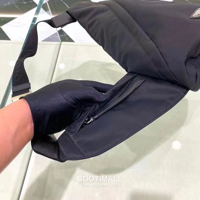 Prada Backpack Water-Resistant Parachute Nylon Black 프라다 2VZ092 백팩 방수 파라슈트 나일론 블랙 37.5cm 10