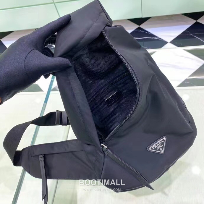 Prada Backpack Water-Resistant Parachute Nylon Black 프라다 2VZ092 백팩 방수 파라슈트 나일론 블랙 37.5cm 11