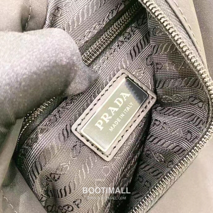 Prada Backpack Water-Resistant Parachute Nylon Black 프라다 2VZ092 백팩 방수 파라슈트 나일론 블랙 37.5cm 12