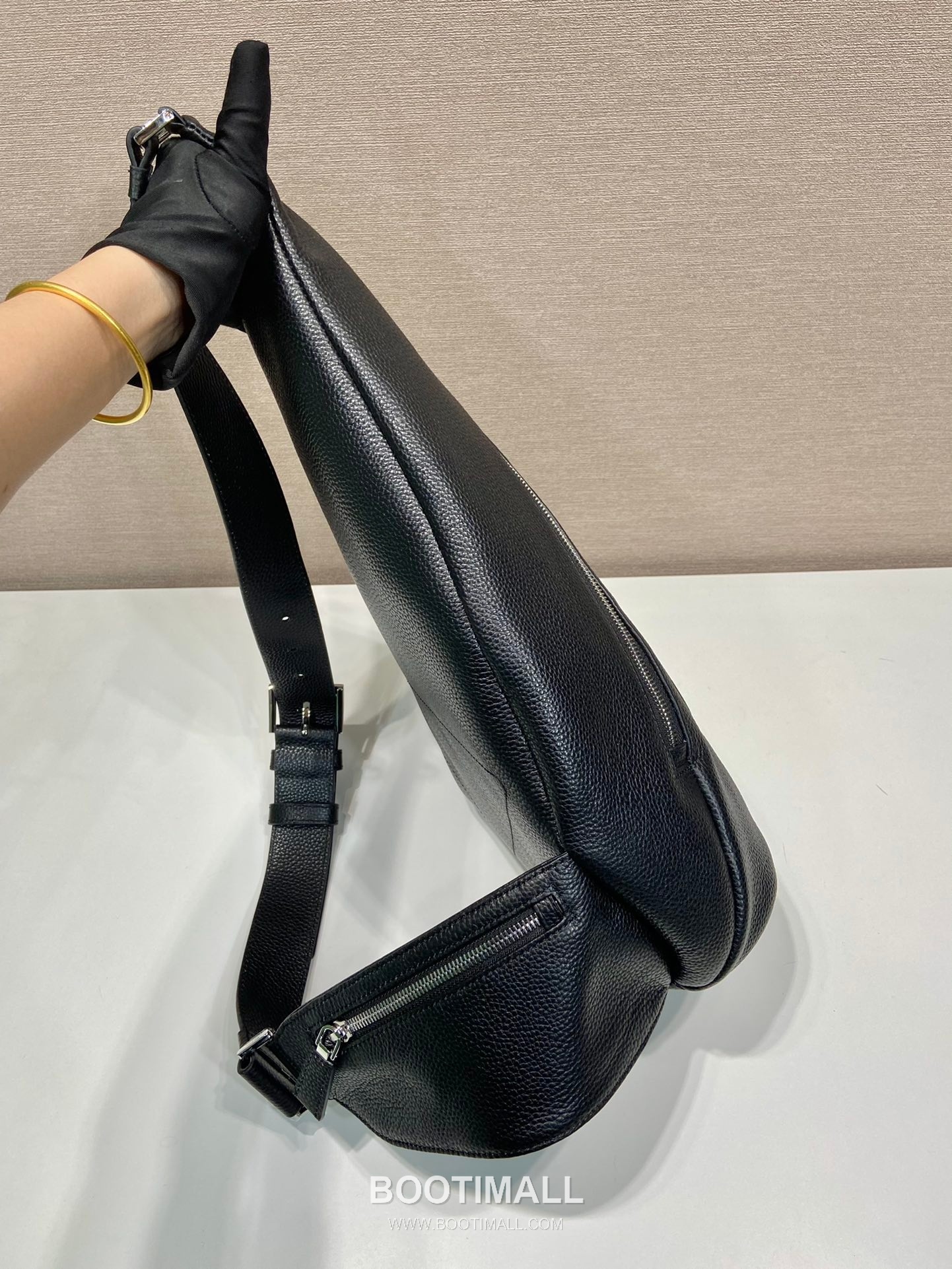 Prada Chest Bag Deer-Embossed Cowhide Leather Black 프라다 2VZ092 체스트백 디어 엠보 소가죽 블랙 37.5cm 9