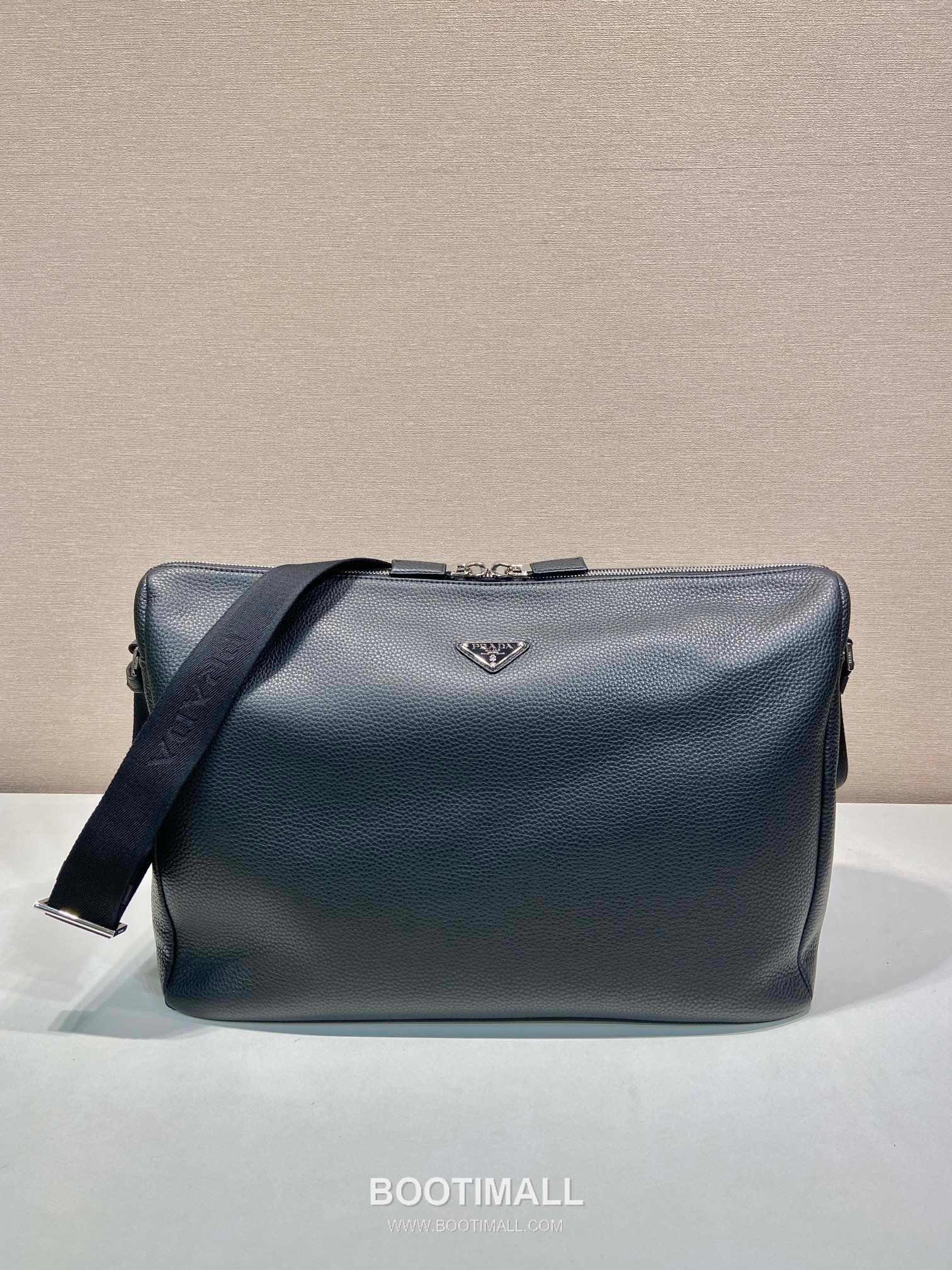 Prada Messenger Bag Leather Black 프라다 2VH185 메신저백 가죽 블랙 43cm 1